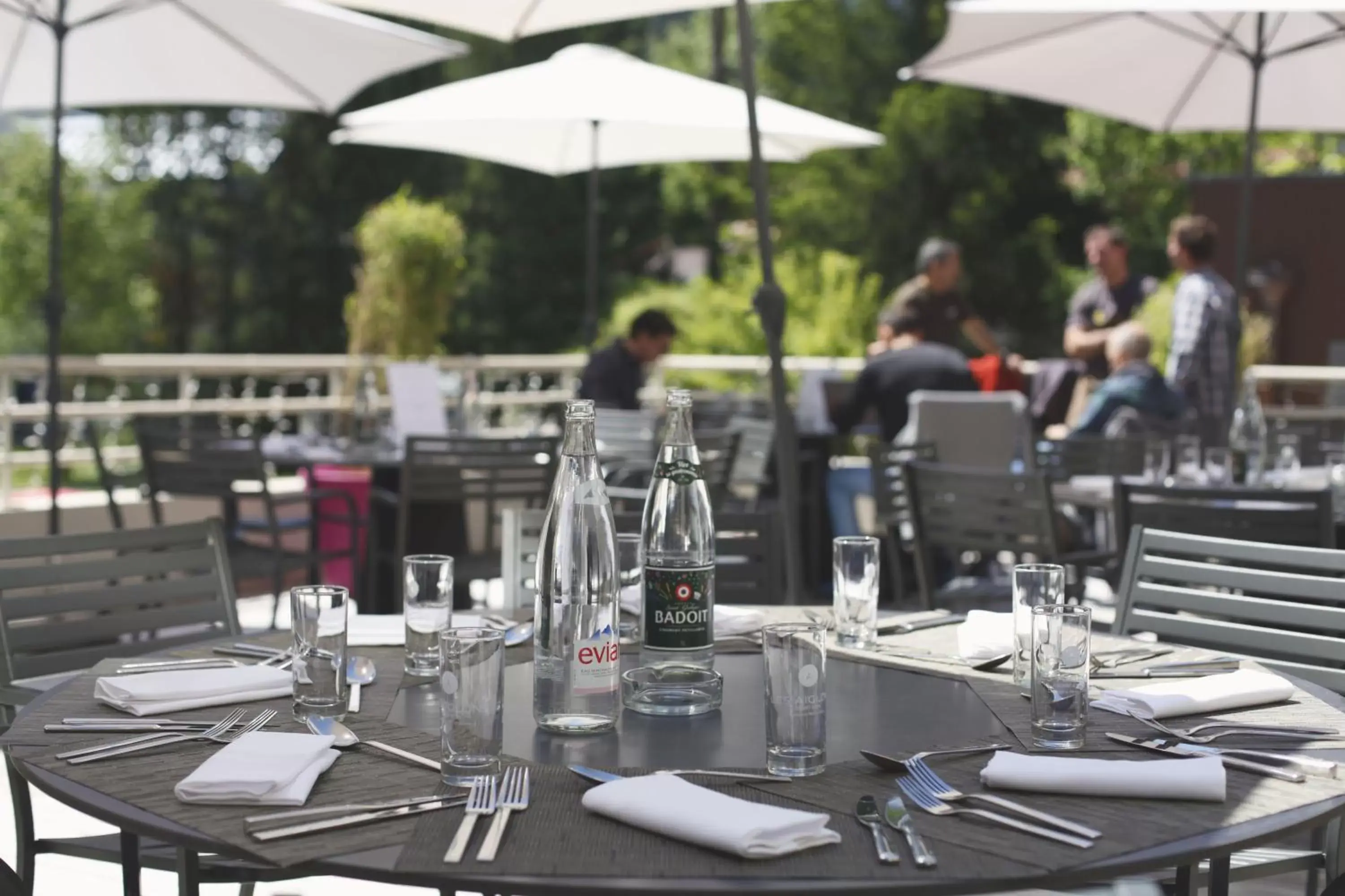 Patio, Restaurant/Places to Eat in Hôtel Le Refuge des Aiglons