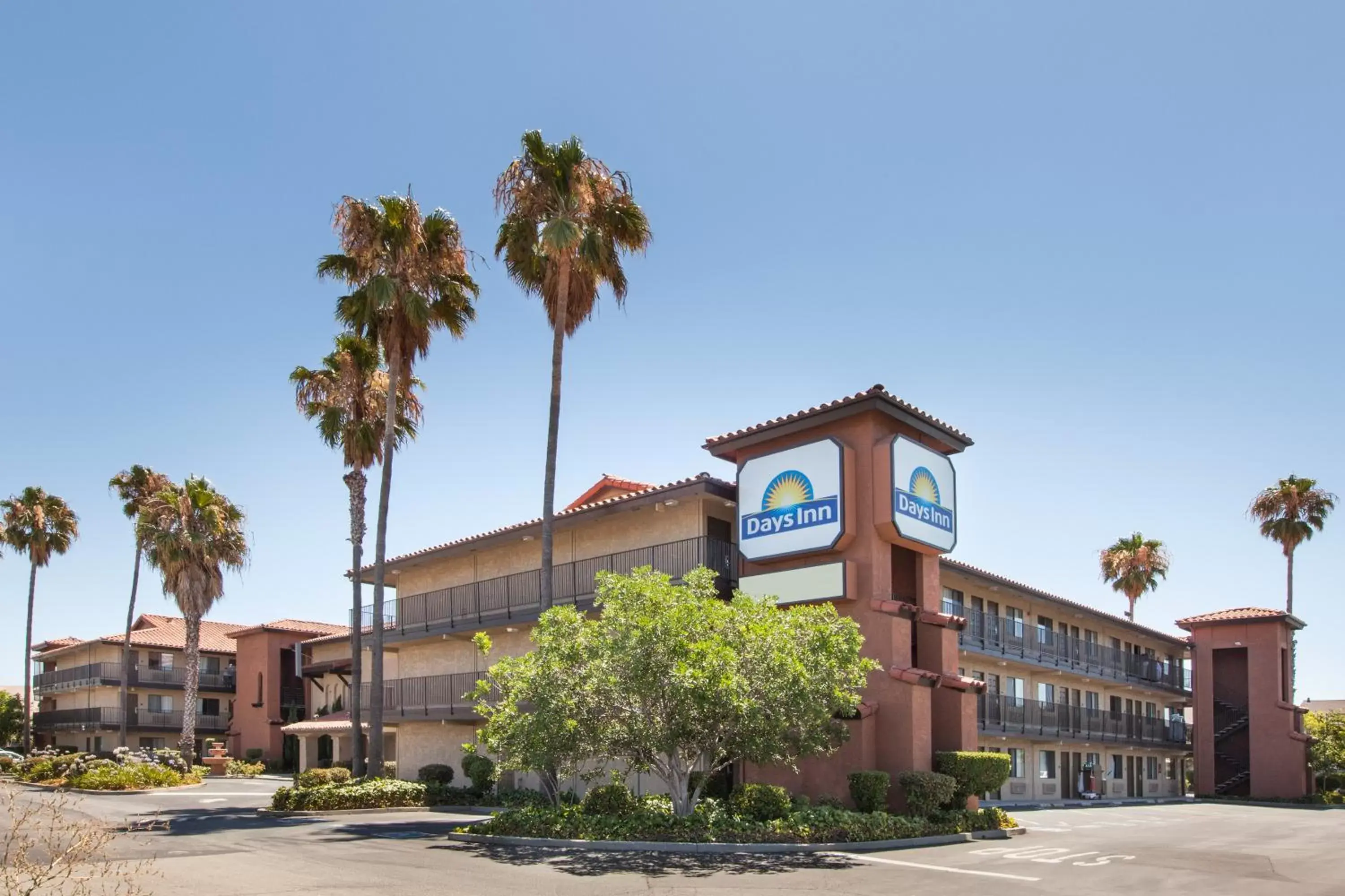 Facade/entrance, Property Building in Days Inn by Wyndham San Jose Airport