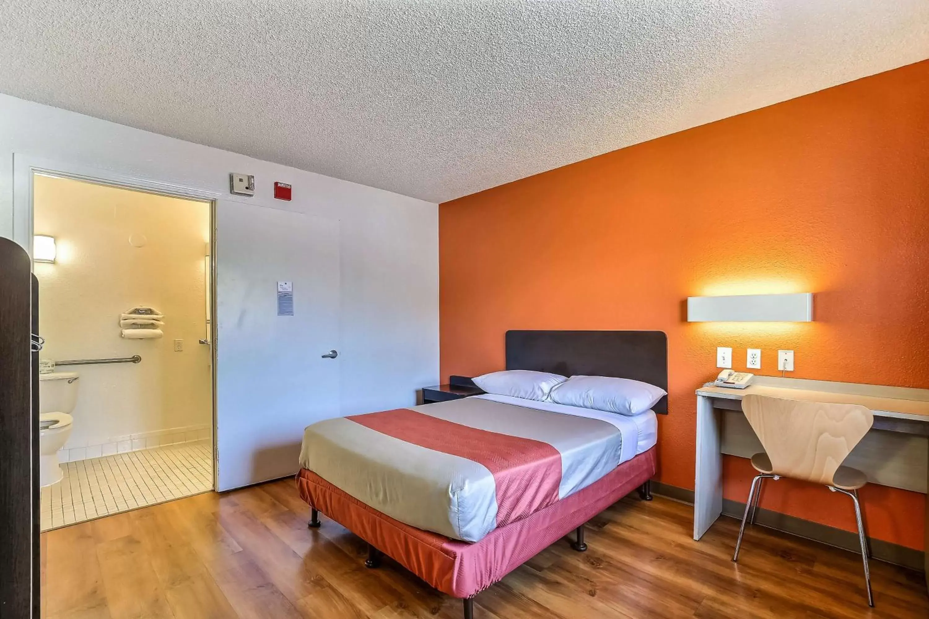 Photo of the whole room, Bed in Motel 6-Pleasanton, CA