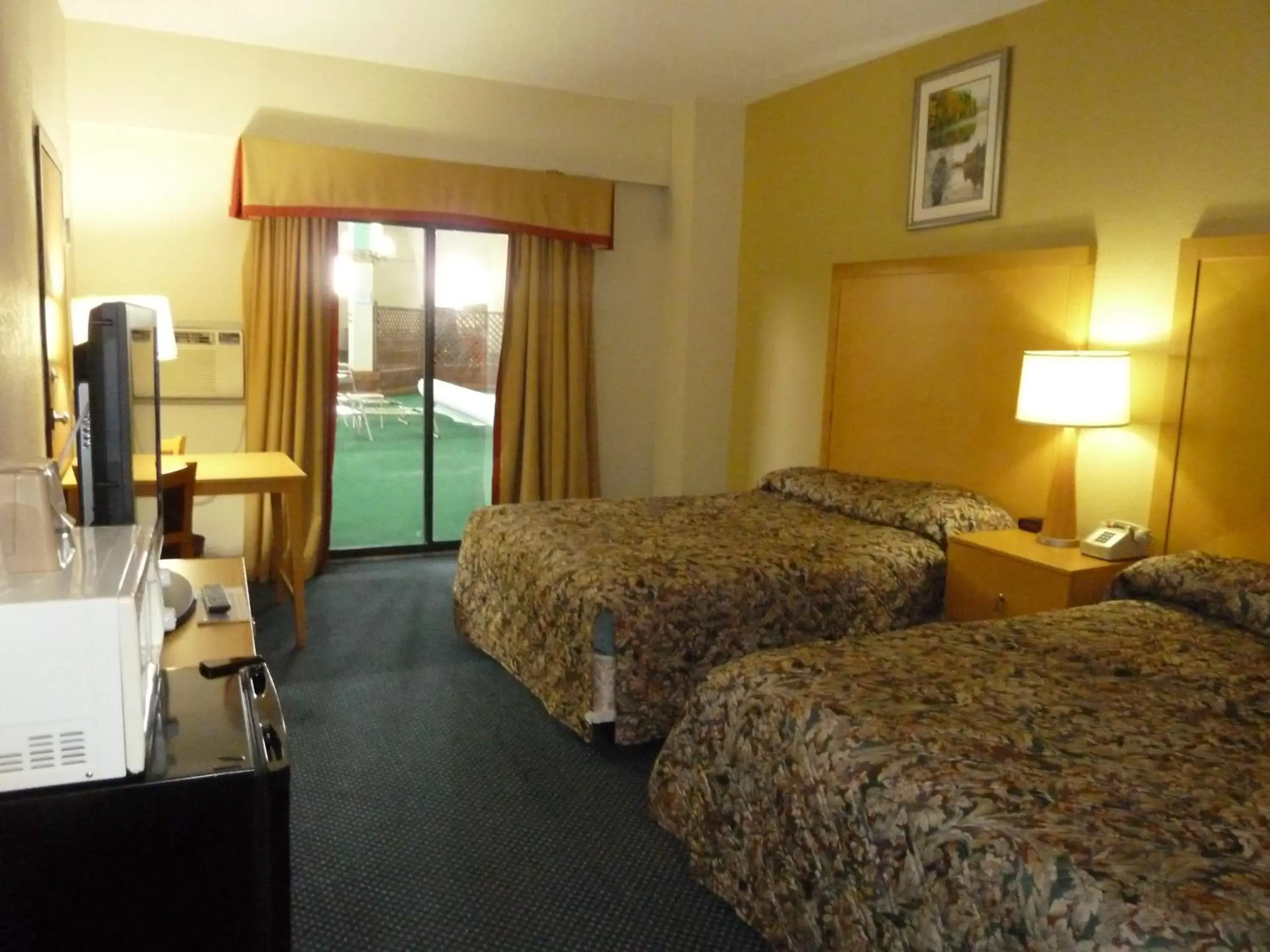 Double room with two Double Beds Pool Access in Katahdin Inn & Suites