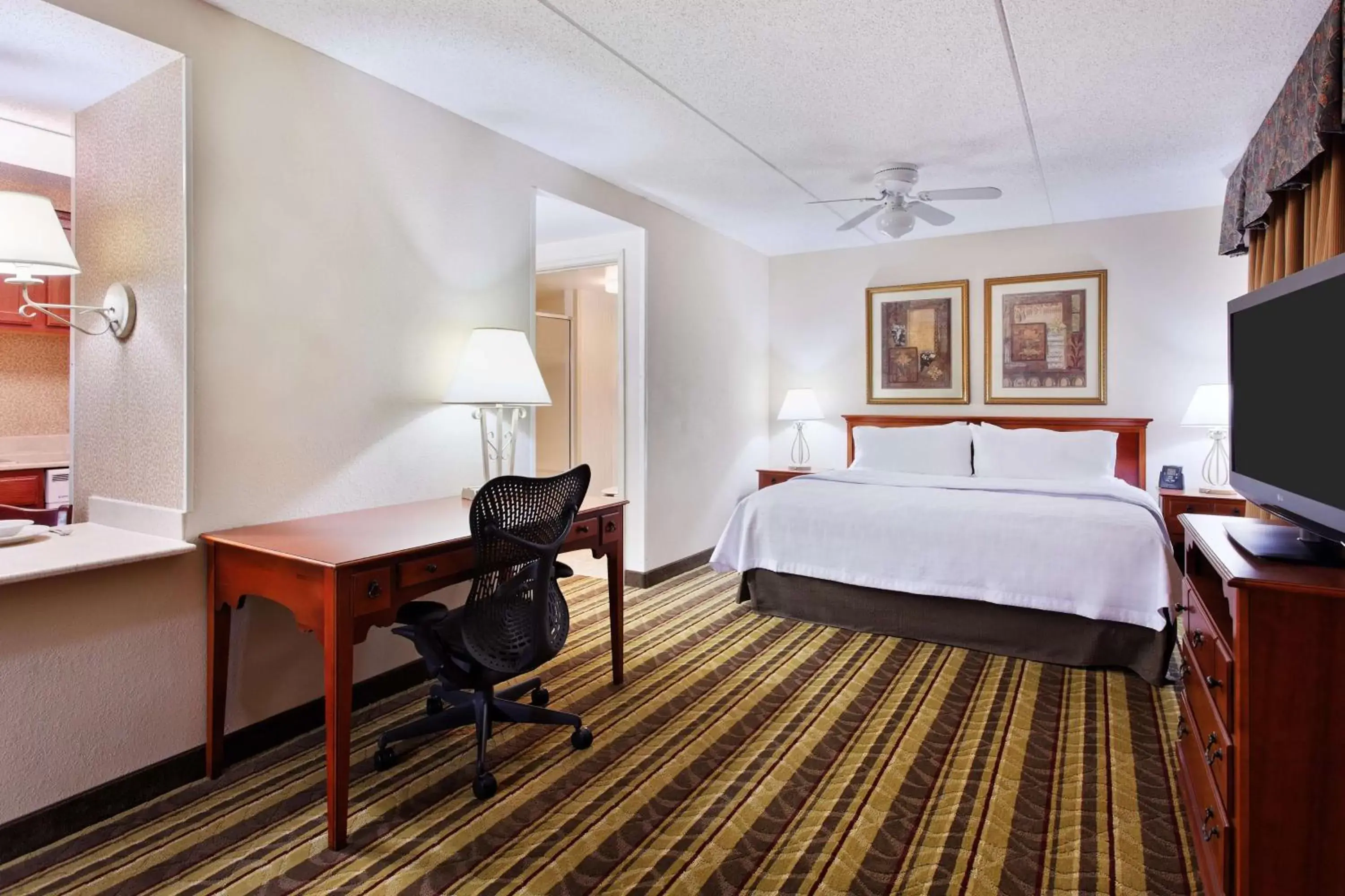 Bed in Homewood Suites by Hilton Richmond - Airport