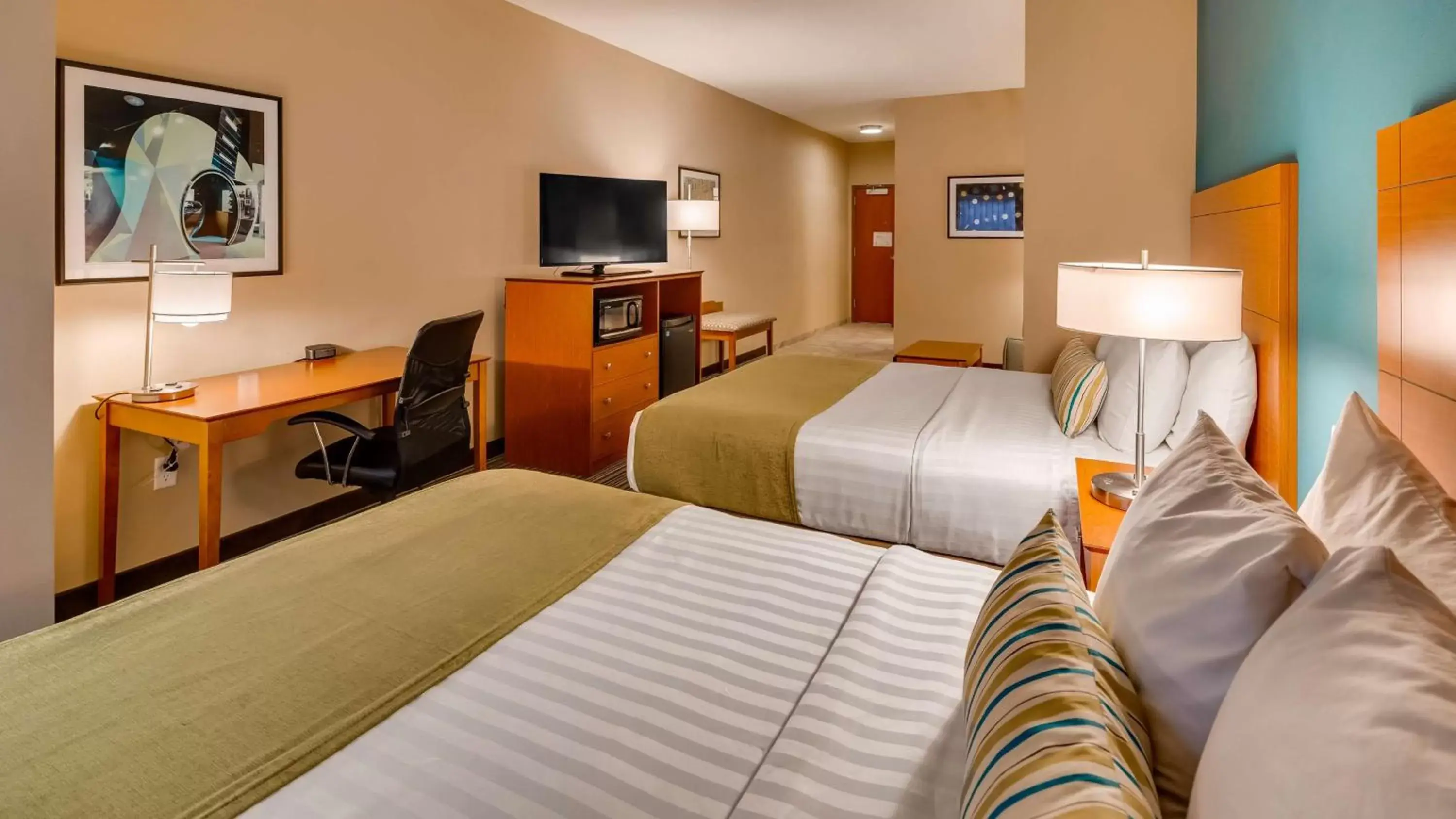Bed in Best Western Plus Tuscumbia/Muscle Shoals Hotel & Suites