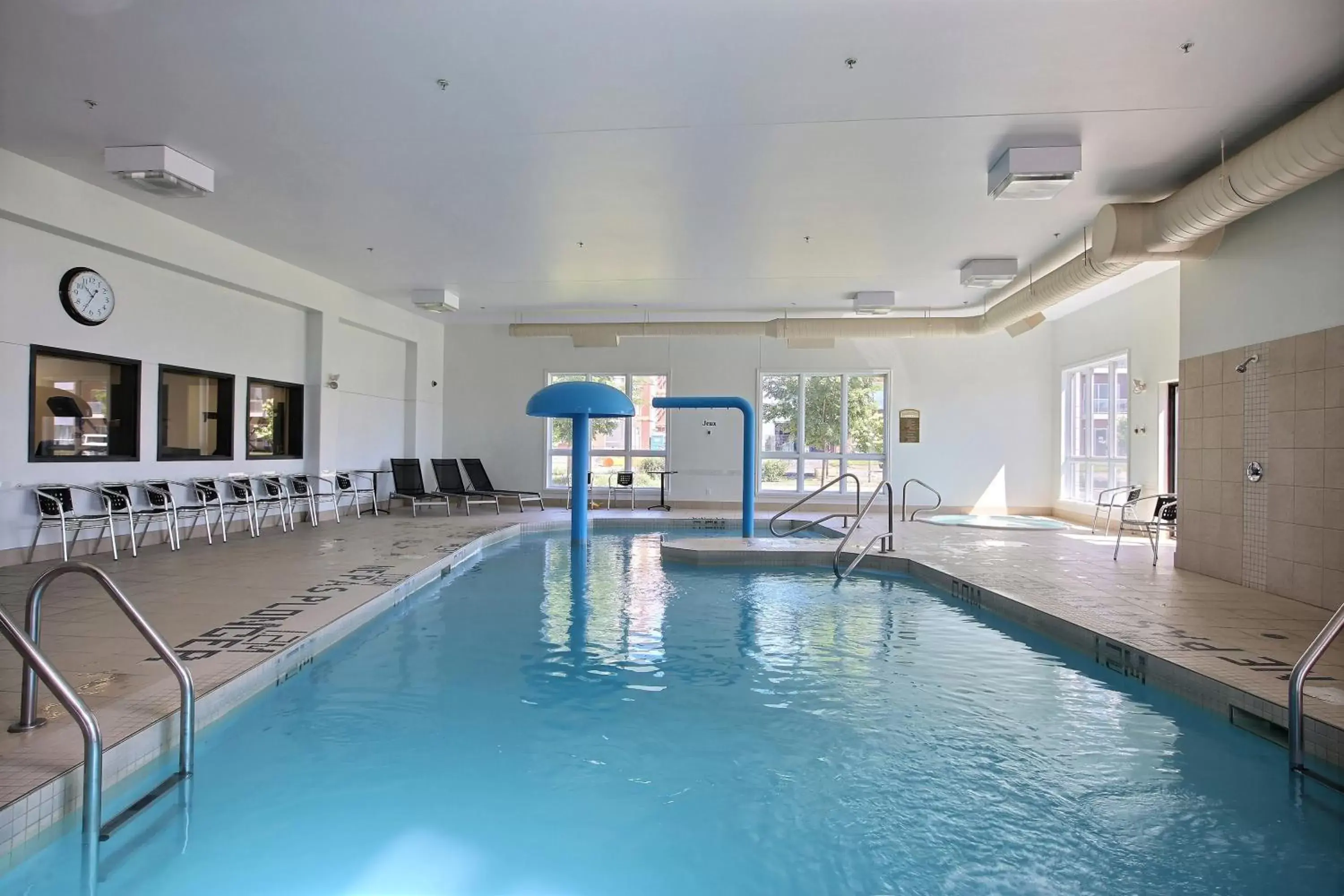 Swimming pool in Super 8 by Wyndham Lachenaie/Terrebonne Swimming pool in Super 8 by Wyndham Lachenaie/Terrebonne