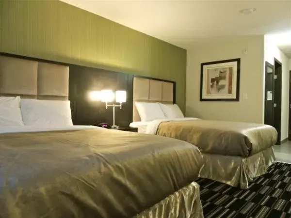 Bedroom, Bed in Western Star Inn & Suites Esterhazy