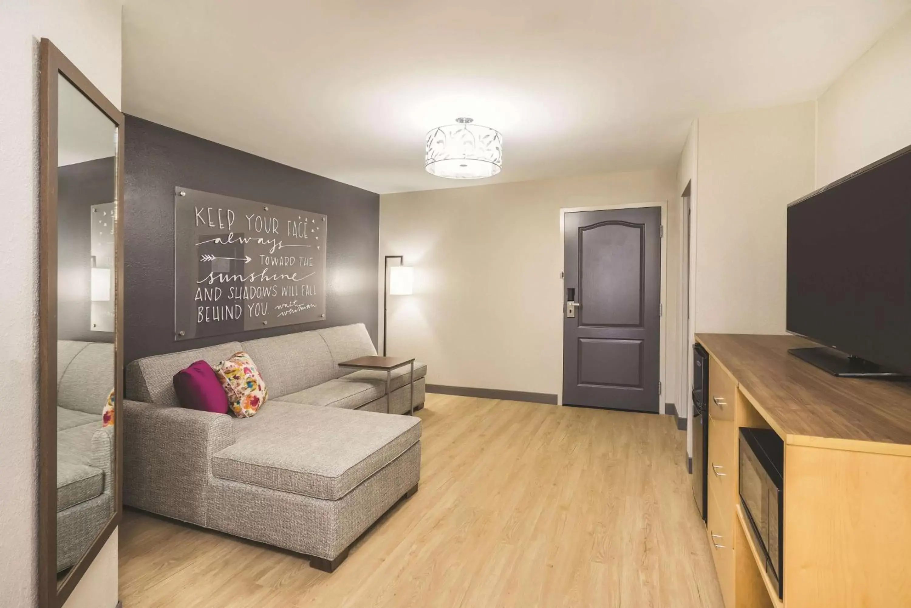 Photo of the whole room in La Quinta by Wyndham Chattanooga-Hamilton Place Photo of the whole room in La Quinta by Wyndham Chattanooga-Hamilton Place