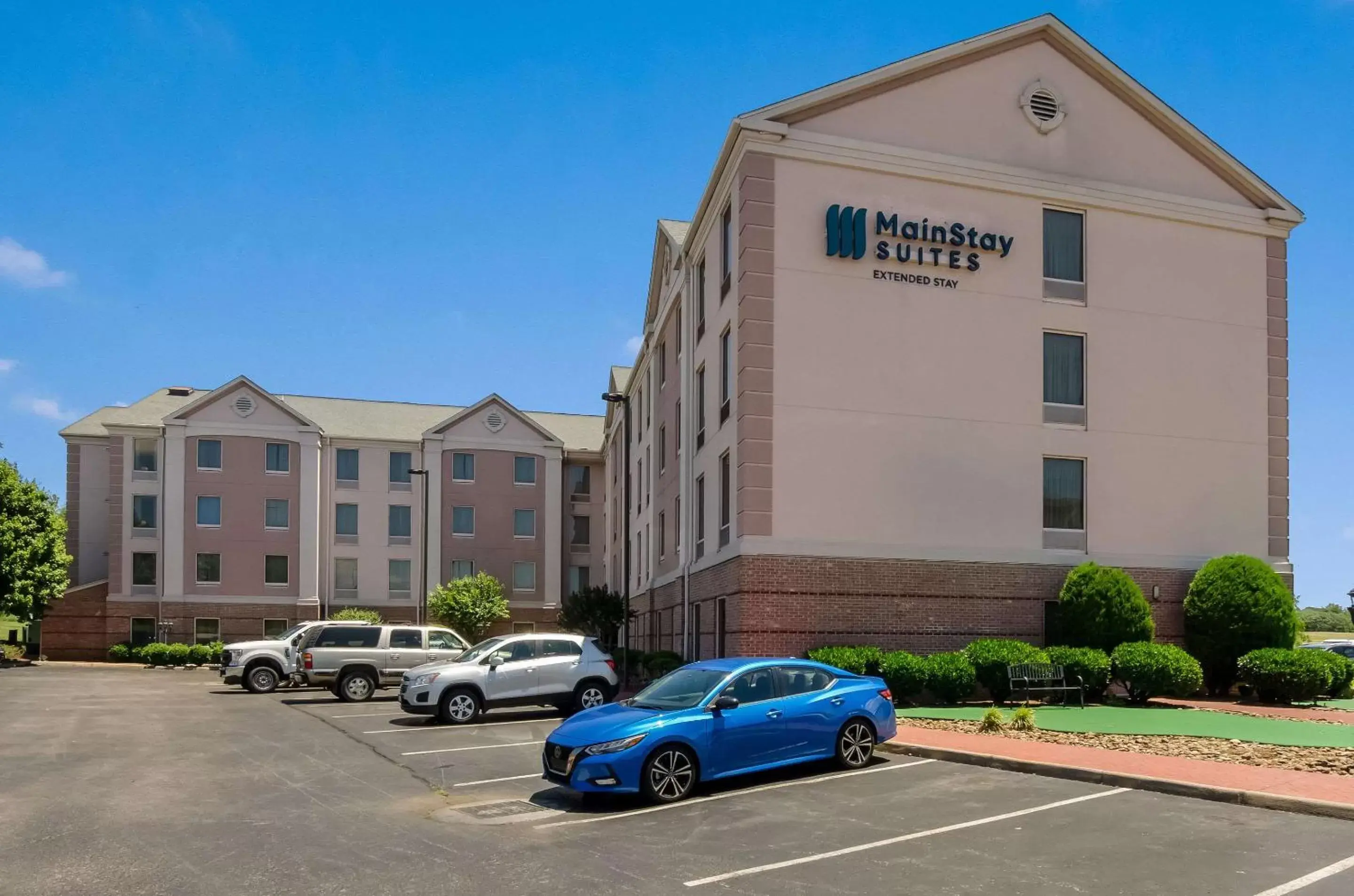 Property Building in MainStay Suites Airport