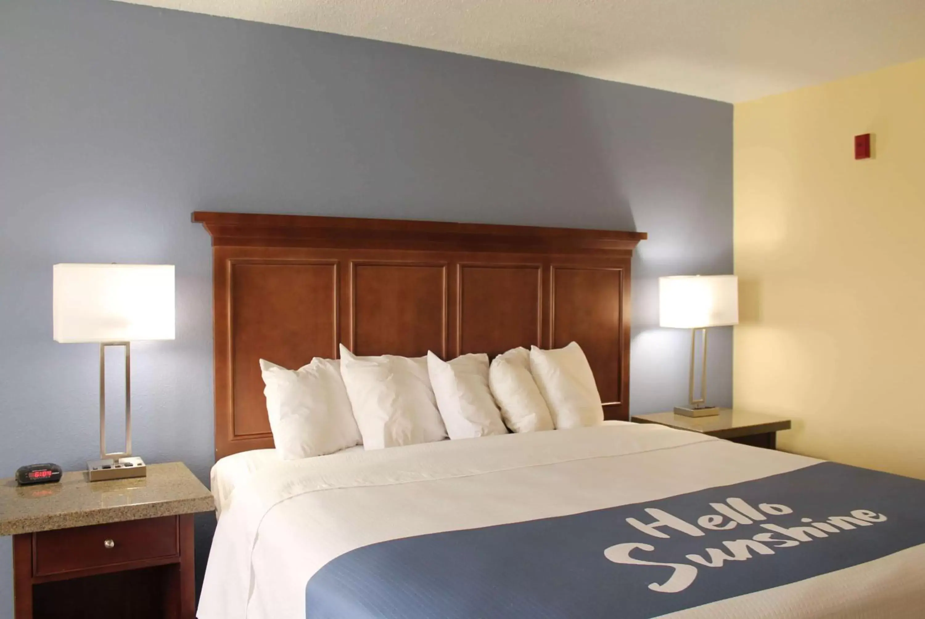 Photo of the whole room, Bed in Days Inn by Wyndham Batavia Ohio