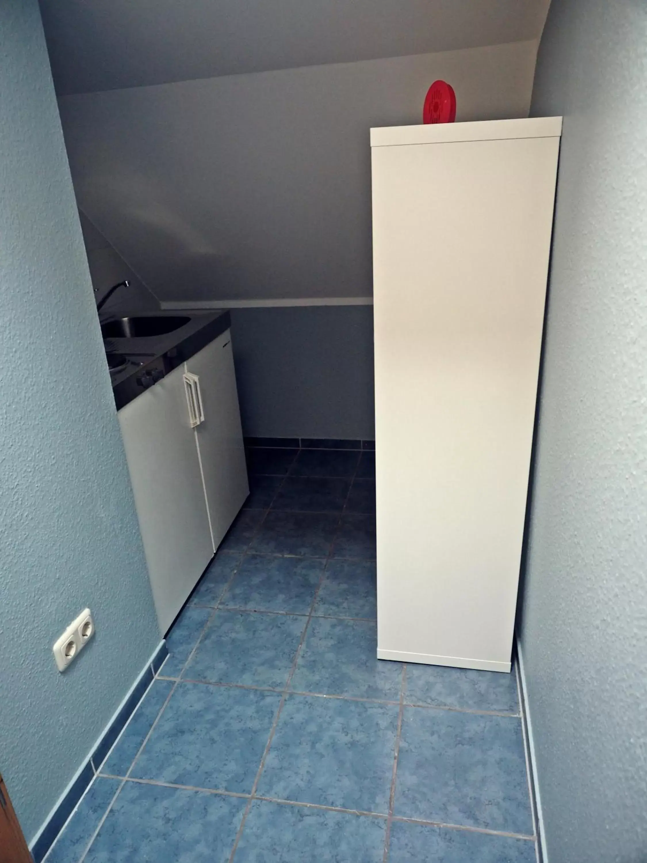 Kitchen or kitchenette, Bathroom in Apart Hotel Sarstedter Hof