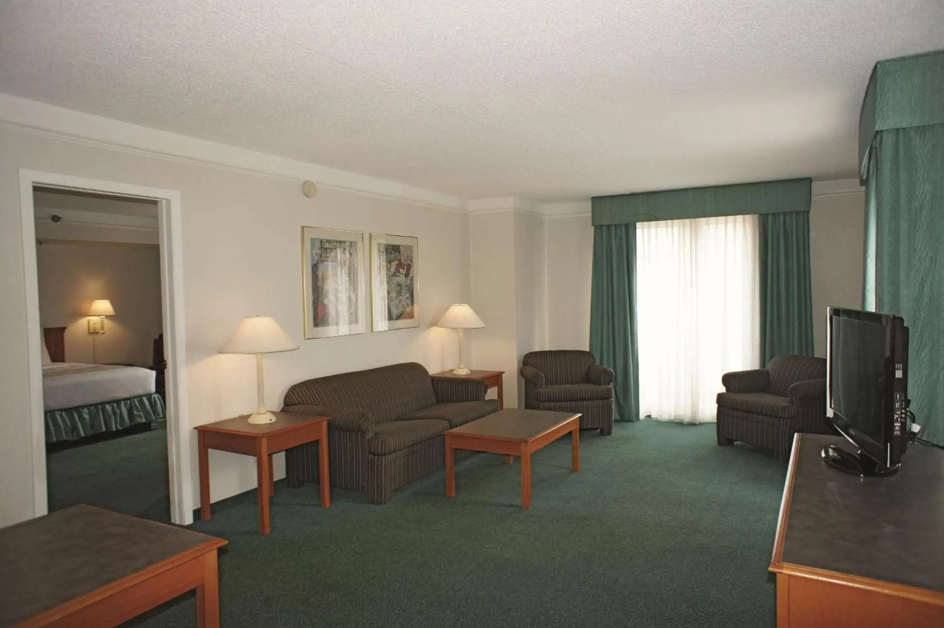 Photo of the whole room, Seating Area in La Quinta Inn by Wyndham Tampa Bay Pinellas Park Clearwater