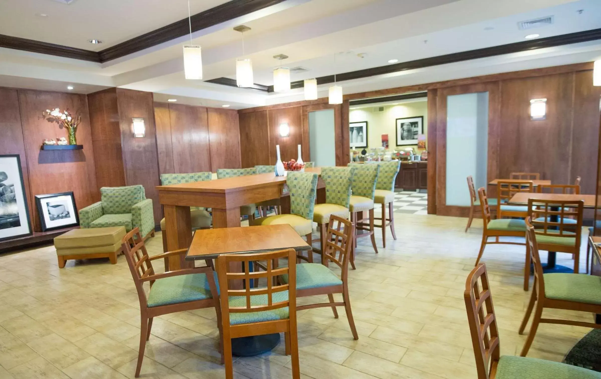 Dining area, Restaurant/Places to Eat in Hampton by Hilton Brattleboro