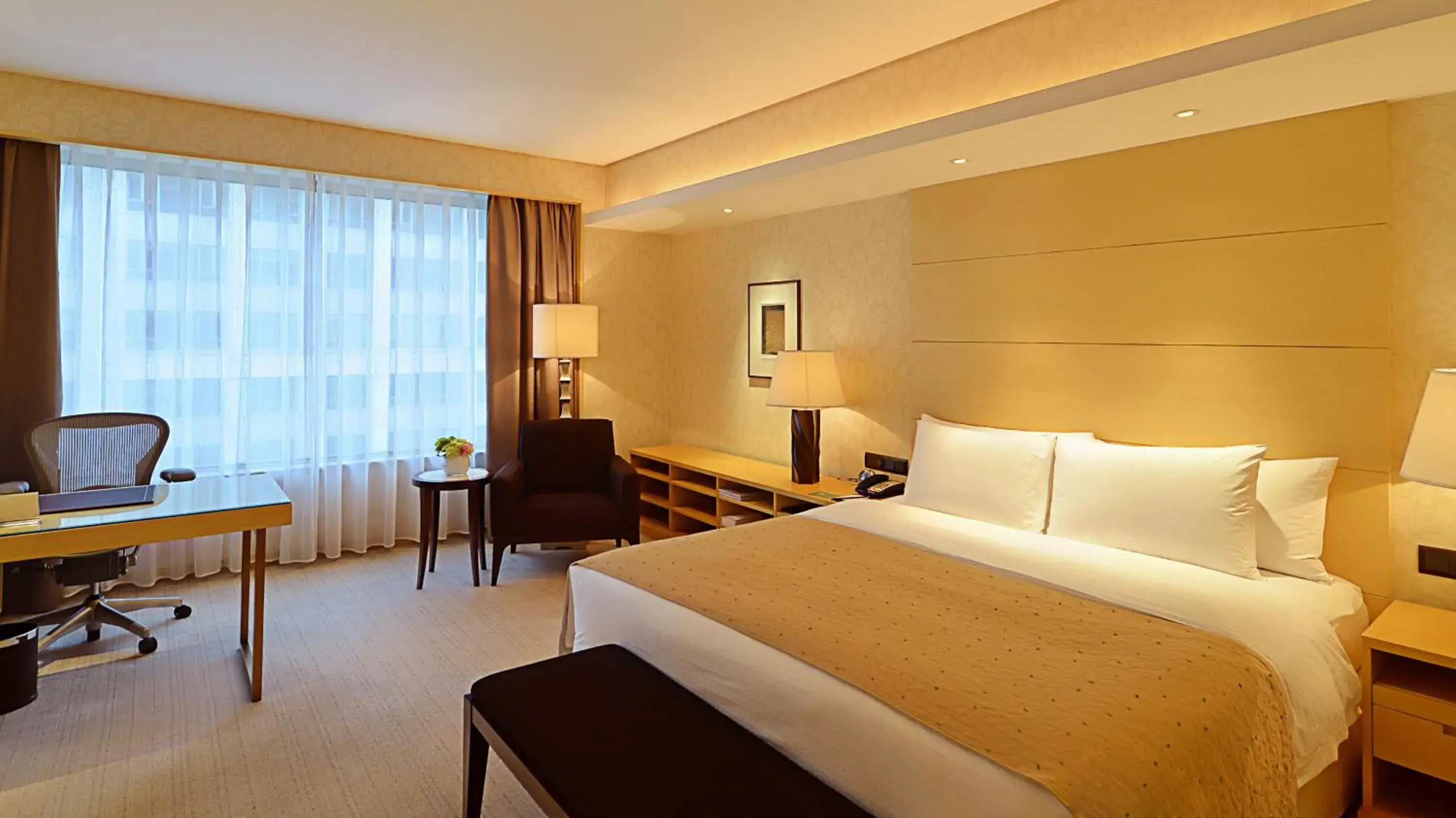 Photo of the whole room, Bed in Marco Polo Wuhan Hotel