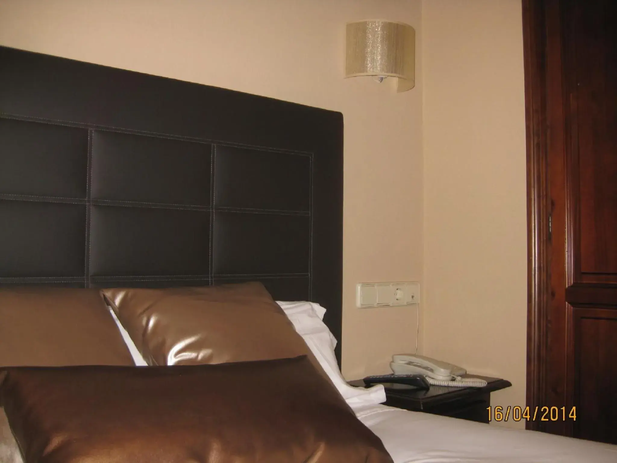 Bedroom, Bed in Hotel Rural Entremontes