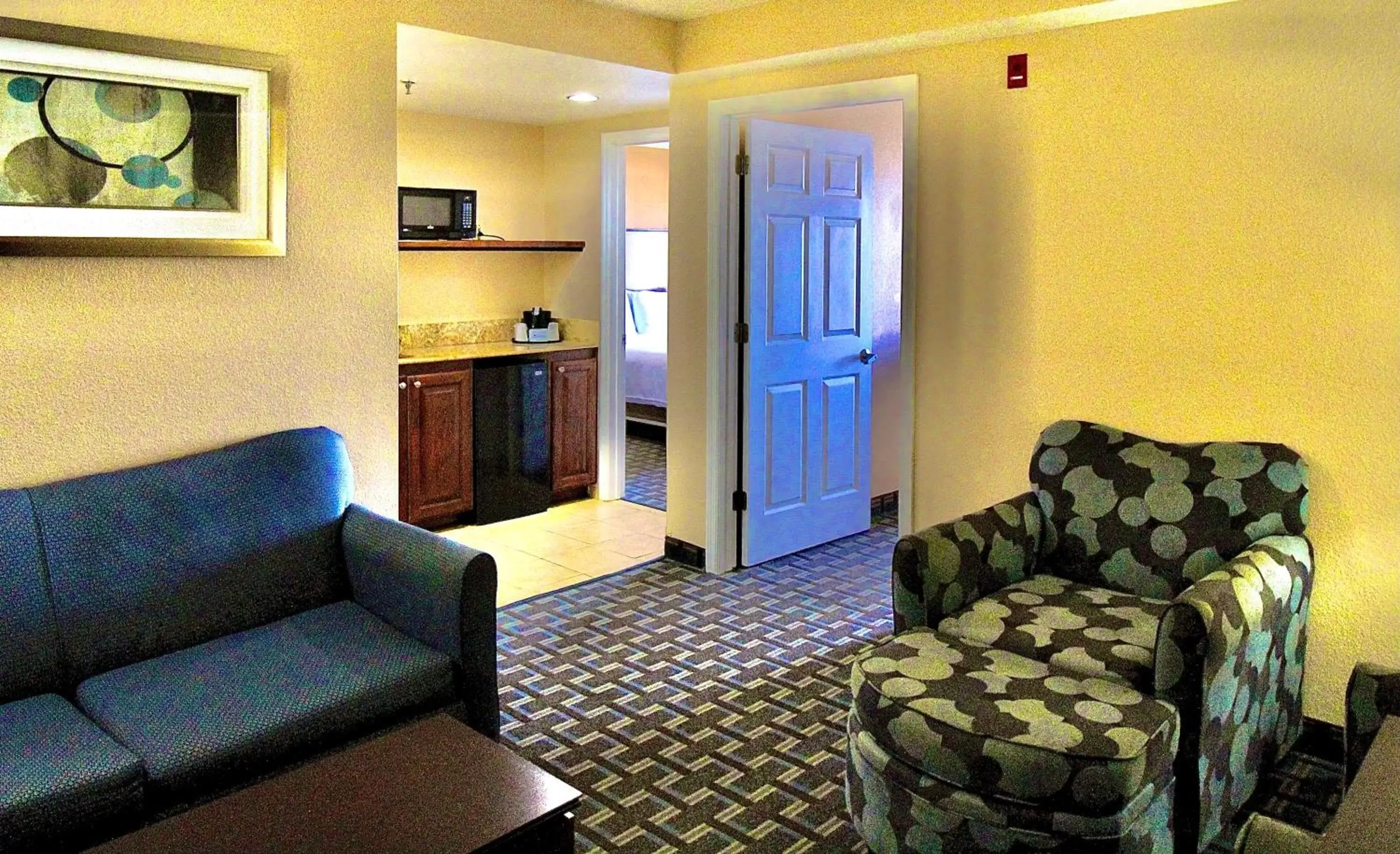 Photo of the whole room, Seating Area in Holiday Inn Express Hotel & Suites Cocoa Beach, an IHG Hotel