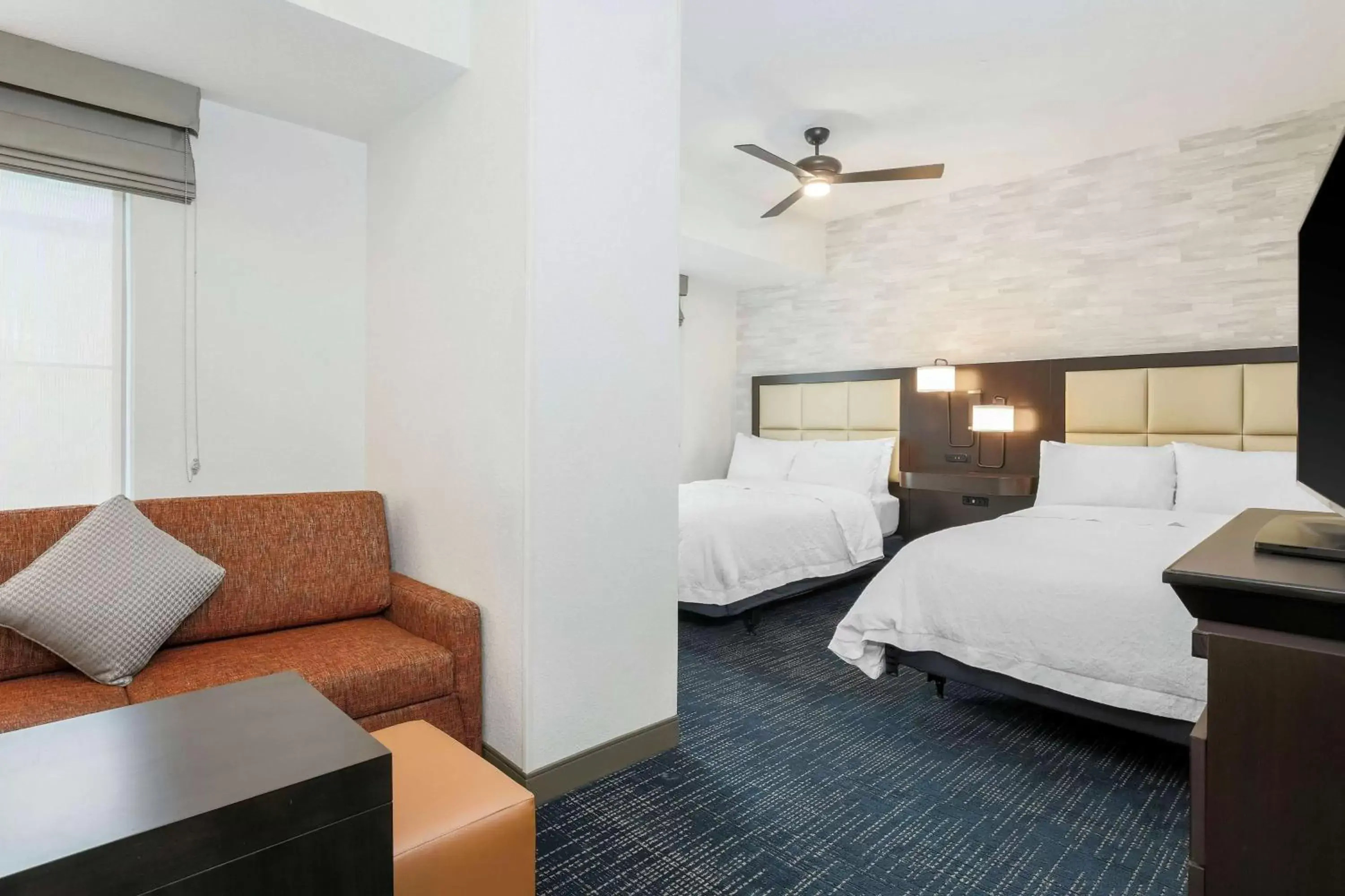 Living room, Bed in Hampton Inn & Suites Denver Tech Center