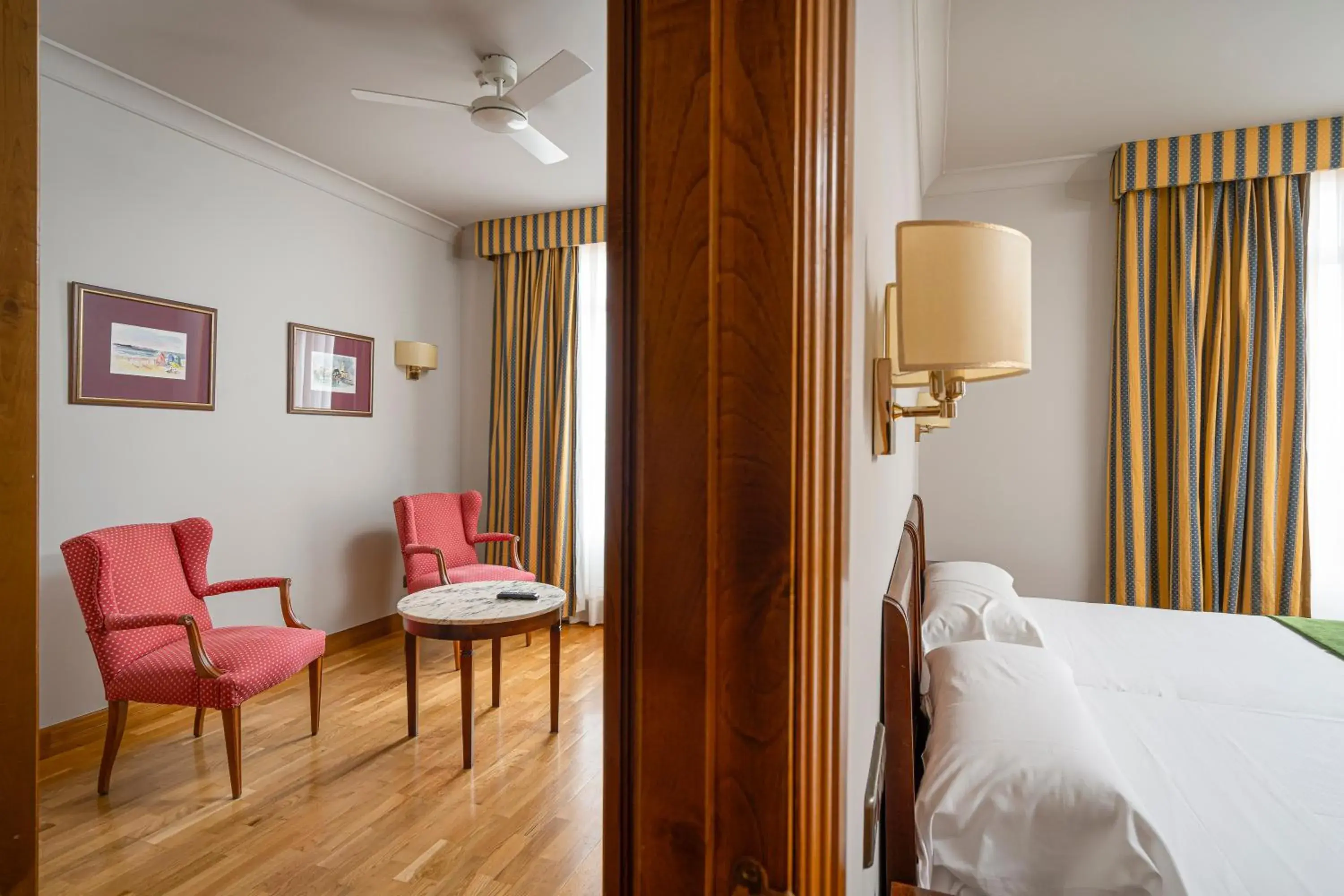 Photo of the whole room, Seating Area in Hotel Hernán Cortés