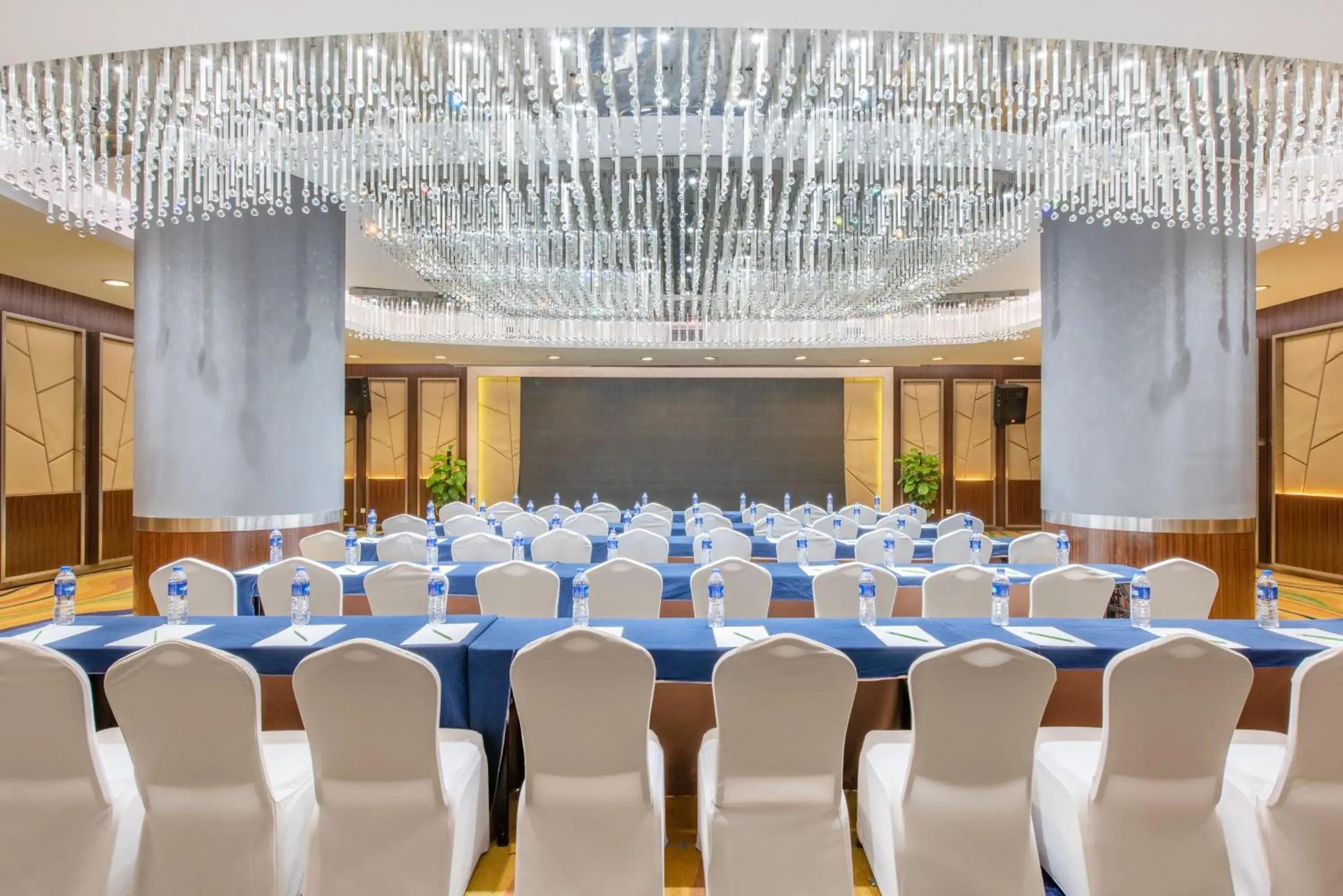 Meeting/conference room in Holiday Inn Hefei, an IHG Hotel