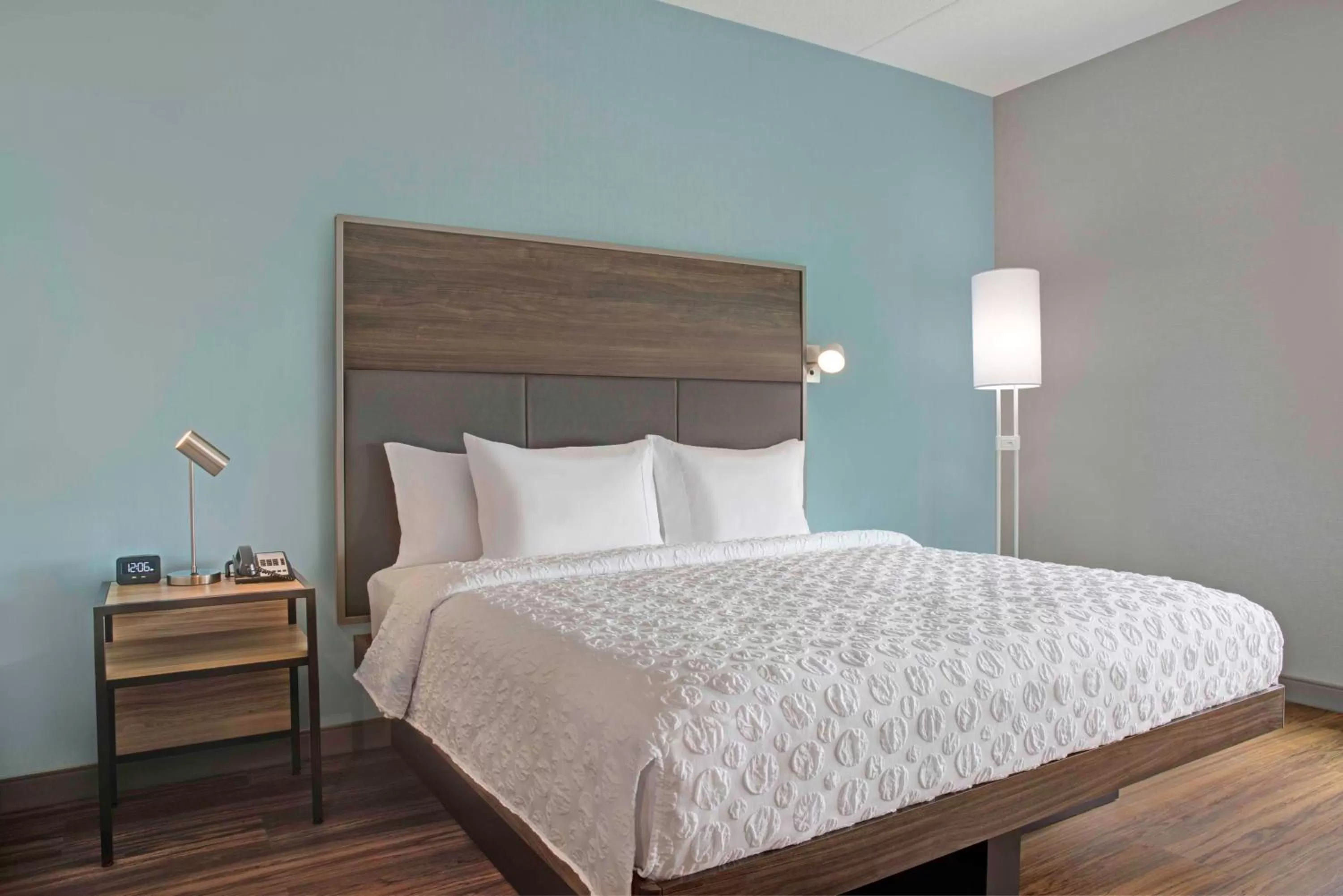 Bed in Tru By Hilton Toronto Airport West