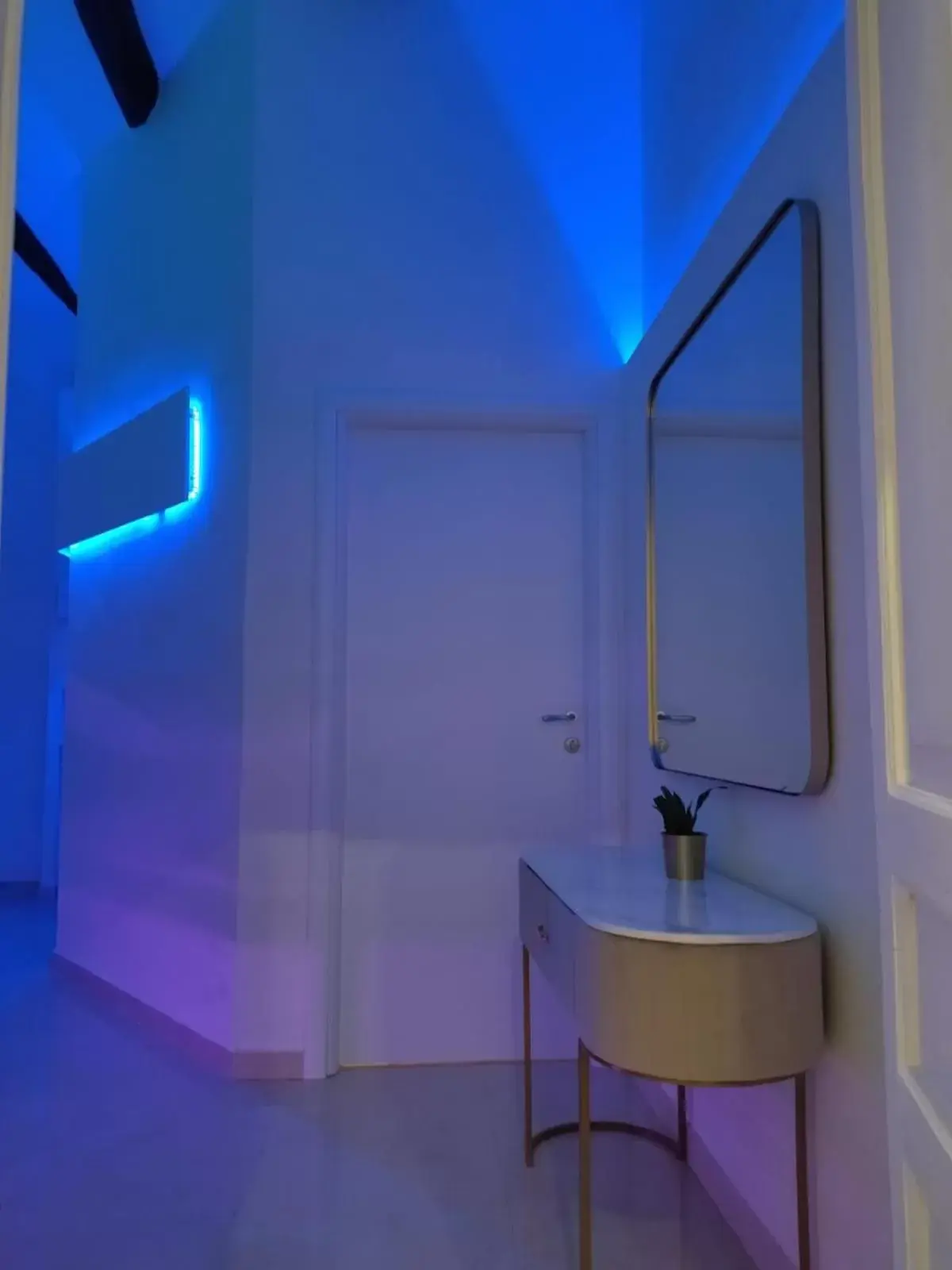 Communal lounge/ TV room, Bathroom in RELAIS TORRE GLORIA