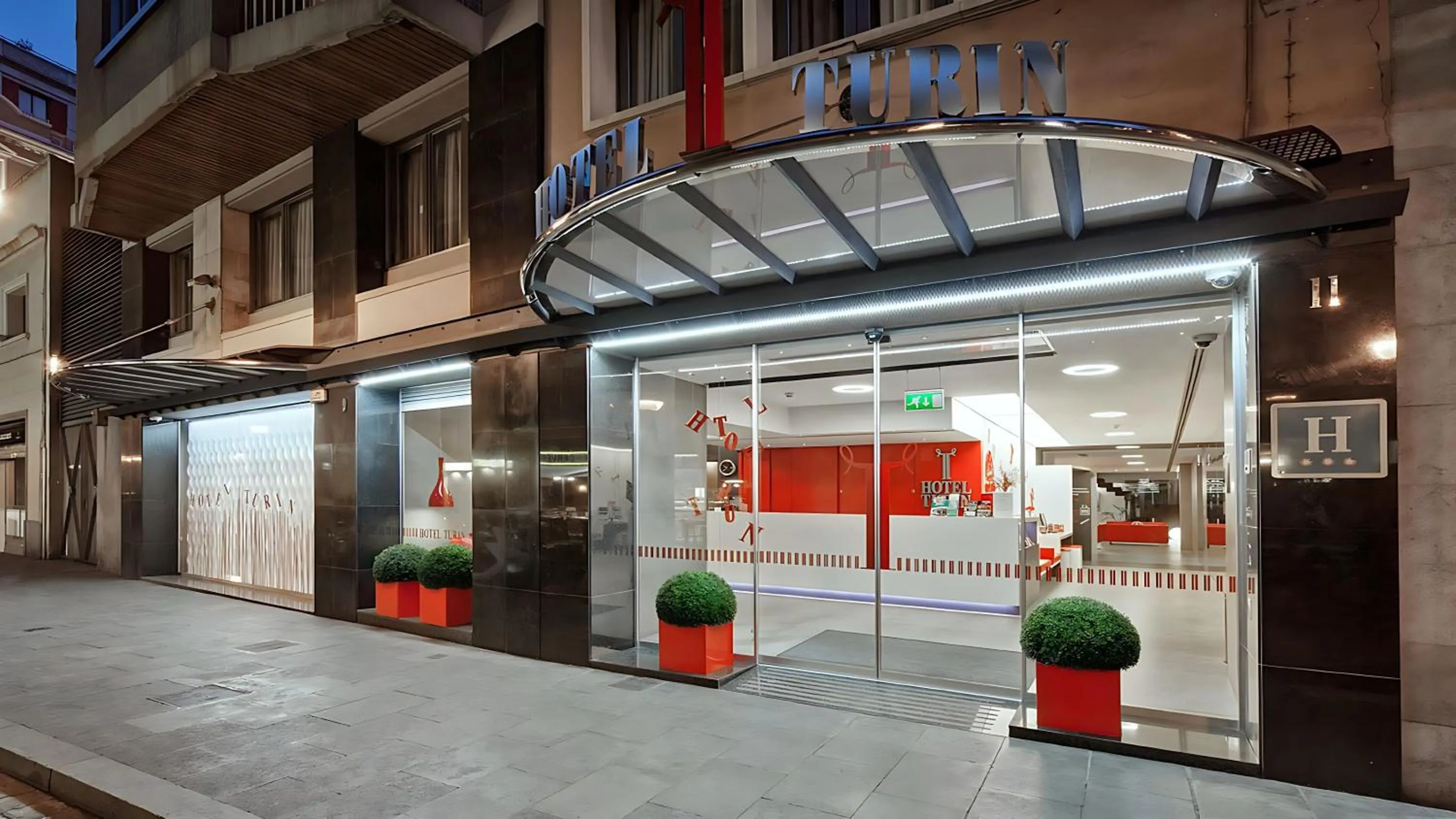 Facade/entrance in Hotel Turin Barcelona