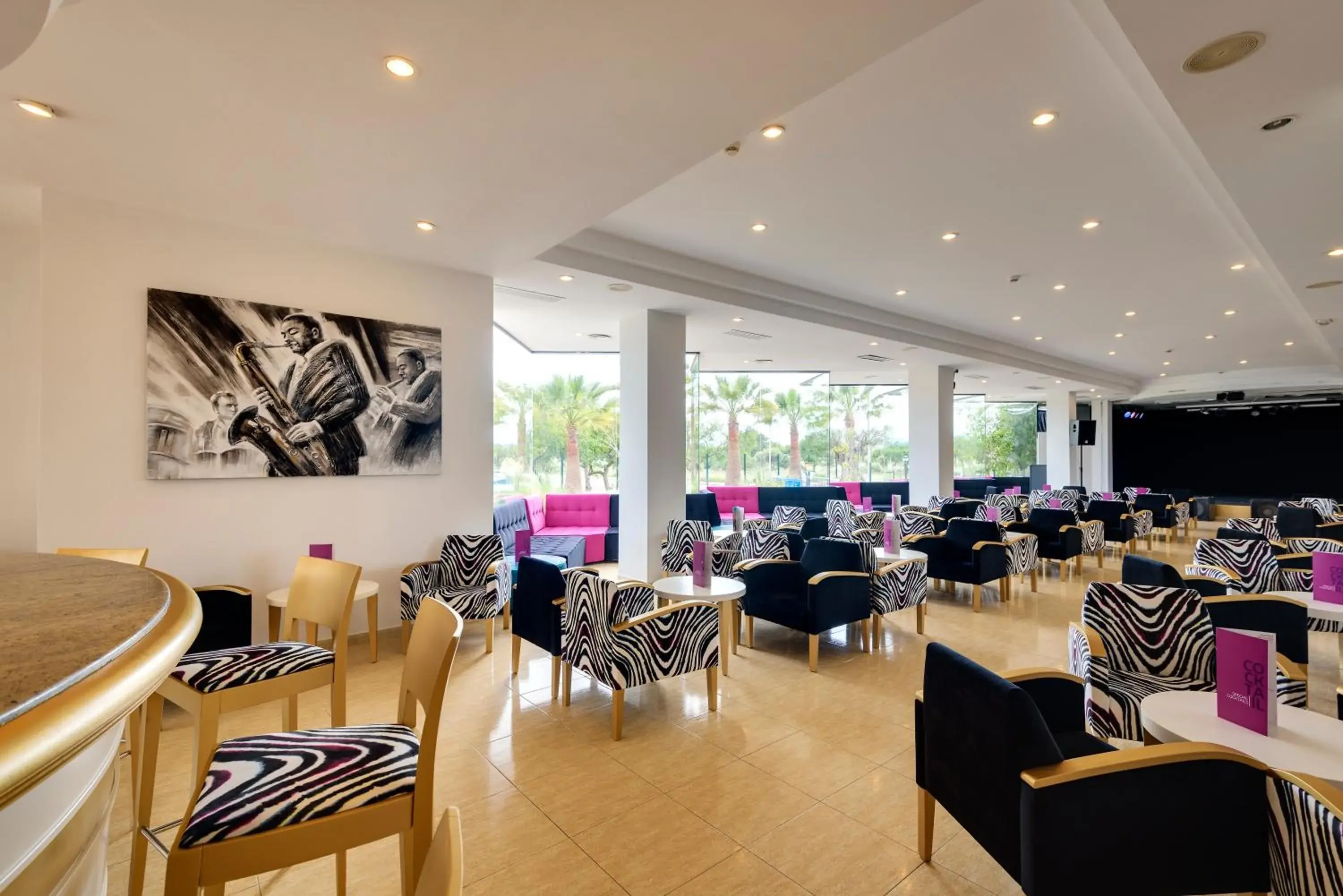 Lounge or bar, Restaurant/Places to Eat in Cala Millor Garden Hotel - Adults Only
