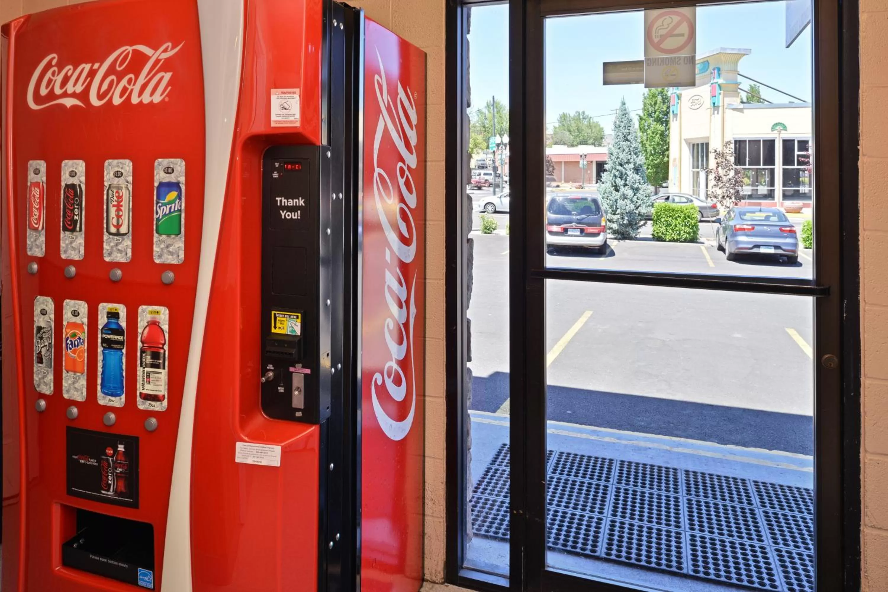 Day in Maverick Motel - Modern Renovated Motel