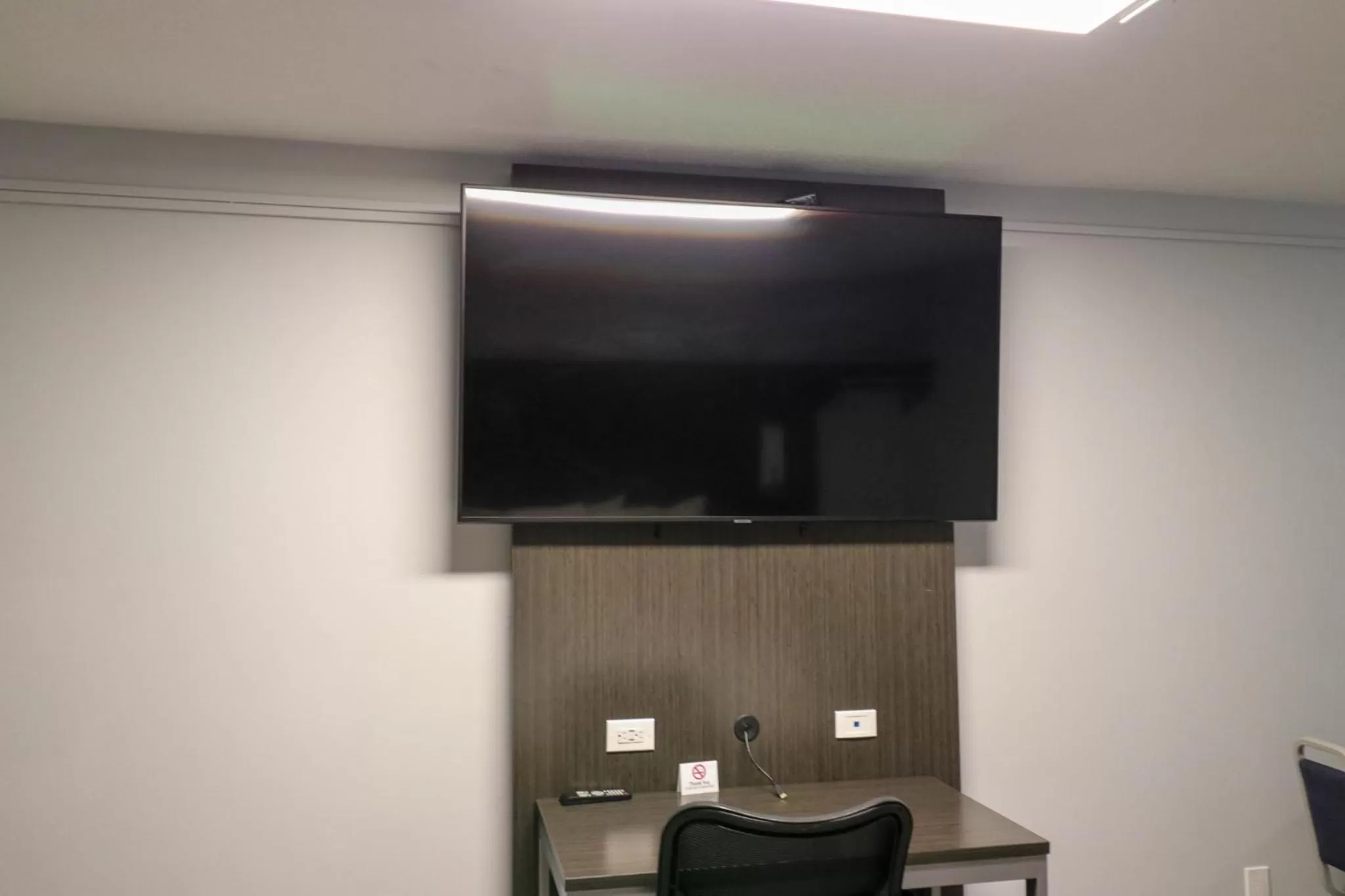 TV and multimedia in Envi Boutique Hotel Henderson-Evansville South