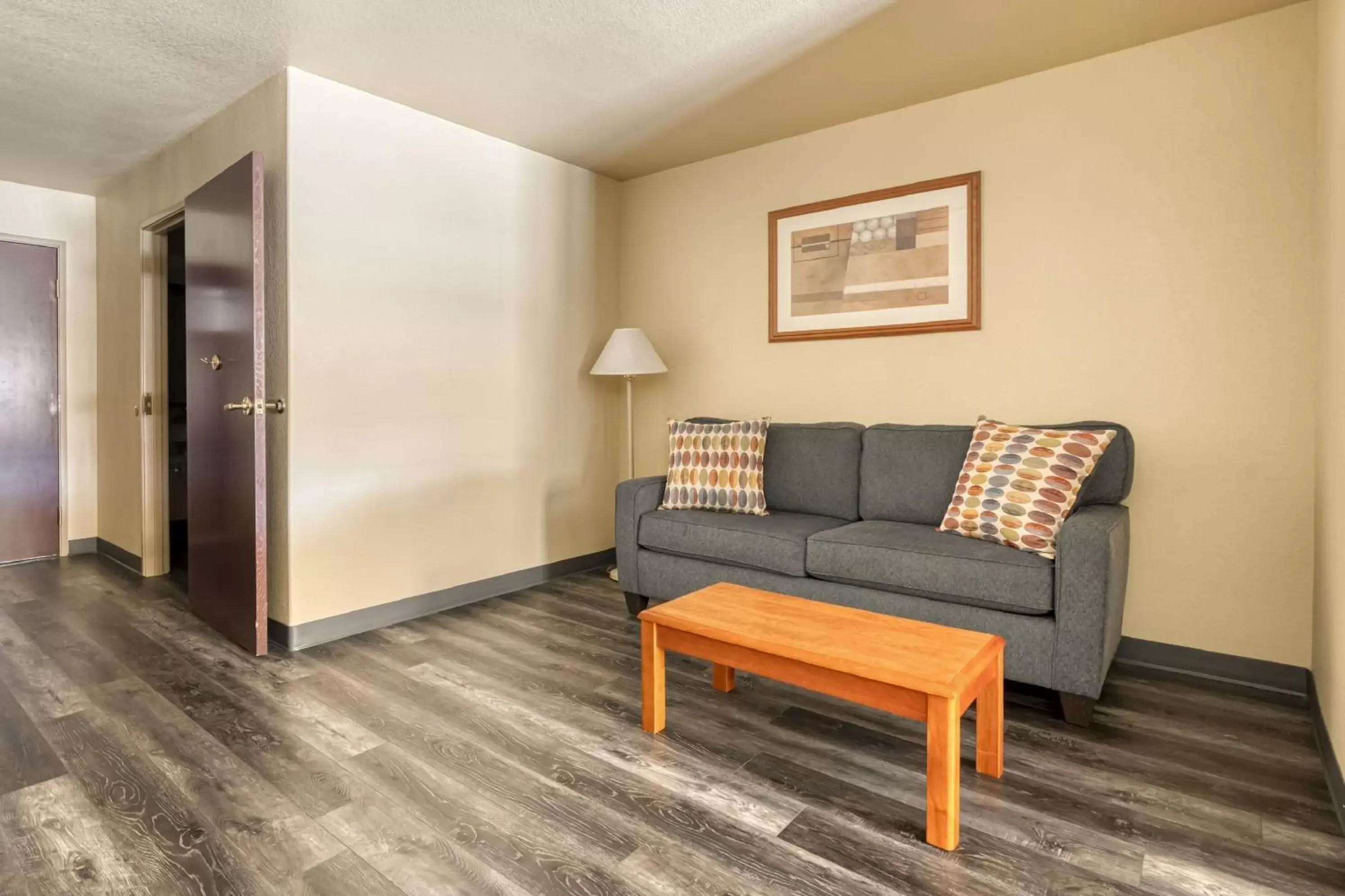 King Room in Nature Inn & Suites King Room in Nature Inn & Suites