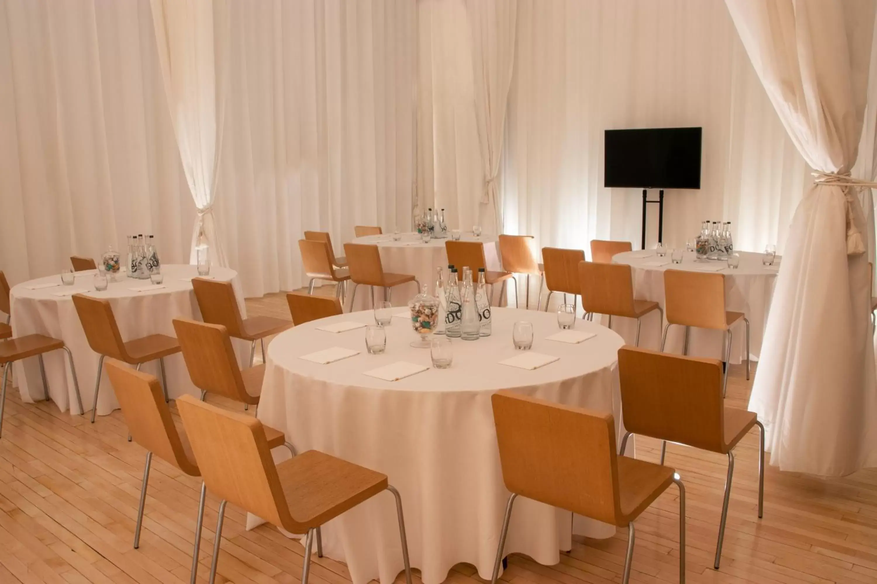 Meeting/conference room, Restaurant/Places to Eat in Sanderson London