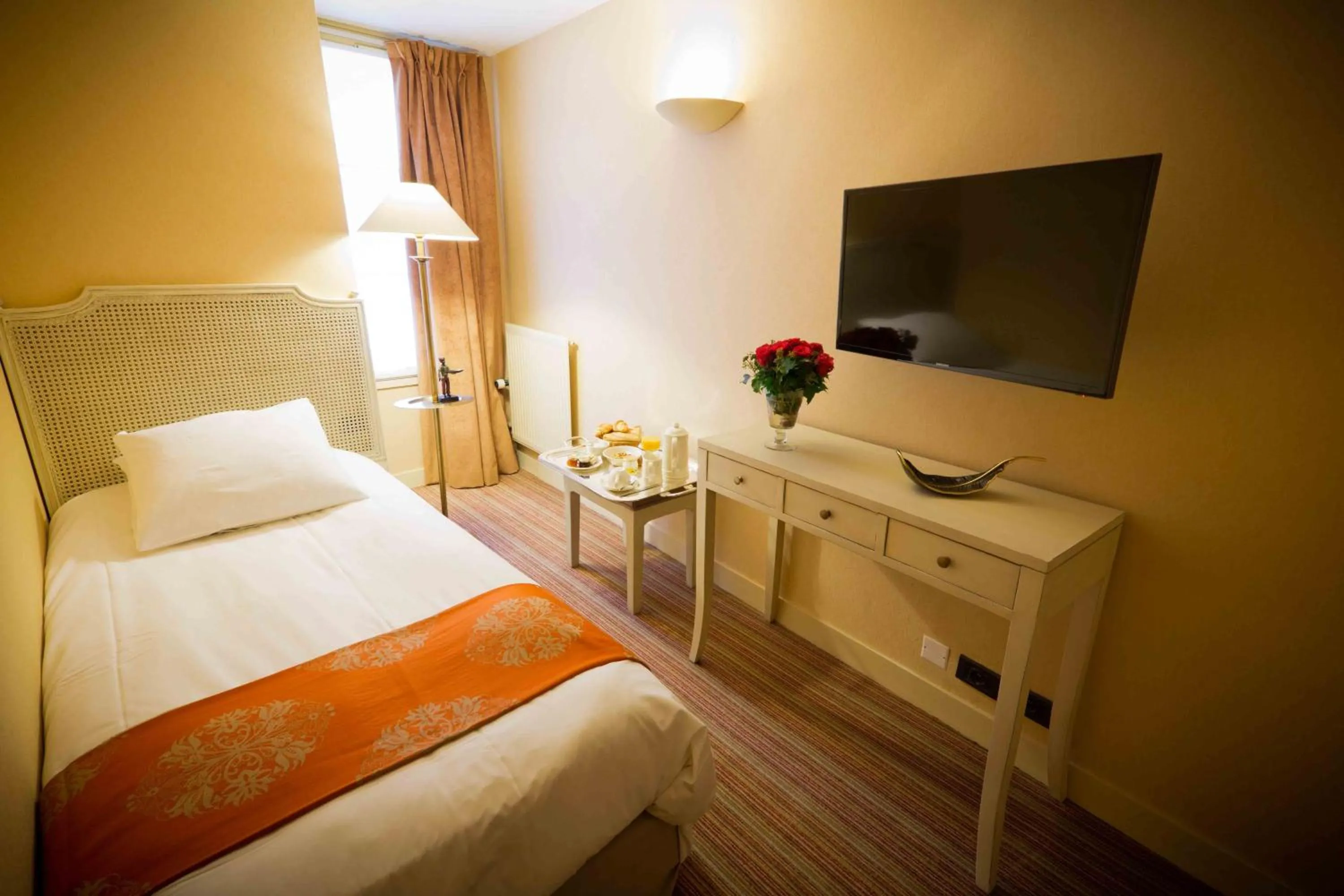 TV and multimedia, Bed in Champerret Heliopolis