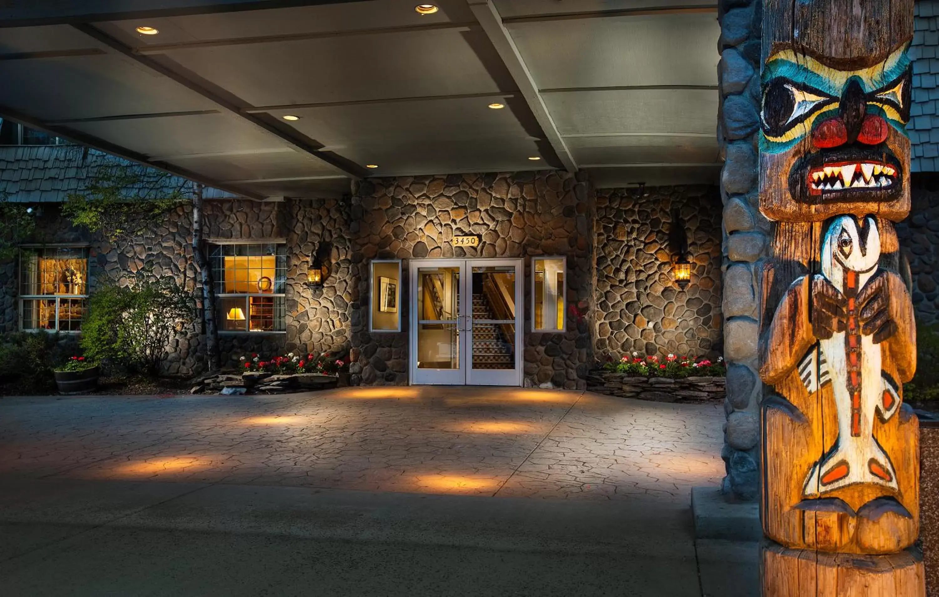 Facade/entrance in Coast Inn at Lake Hood