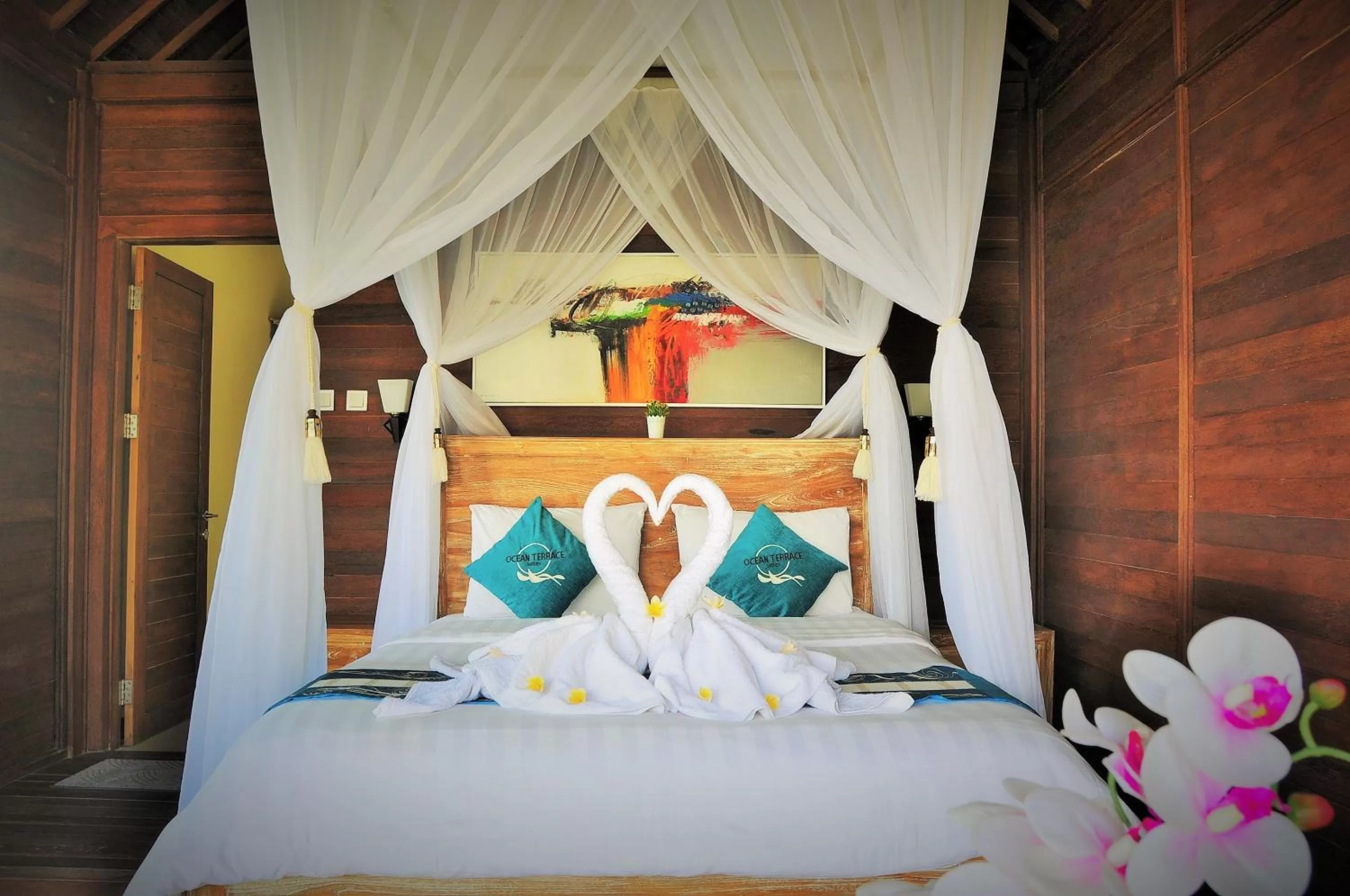 TV and multimedia, Bed in Ocean Terrace Suite And Spa Luxury