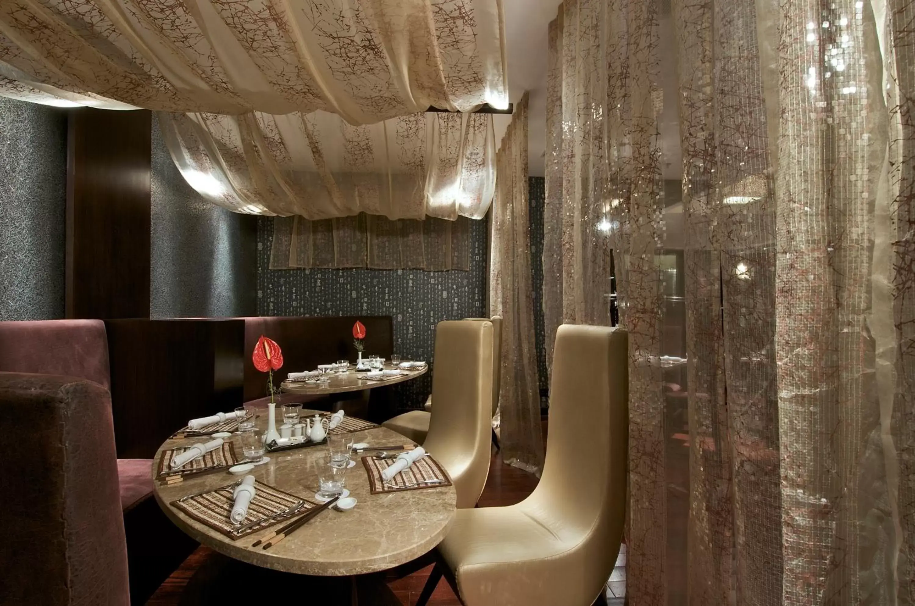 Restaurant/places to eat, Dining Area in Vivanta Vadodara