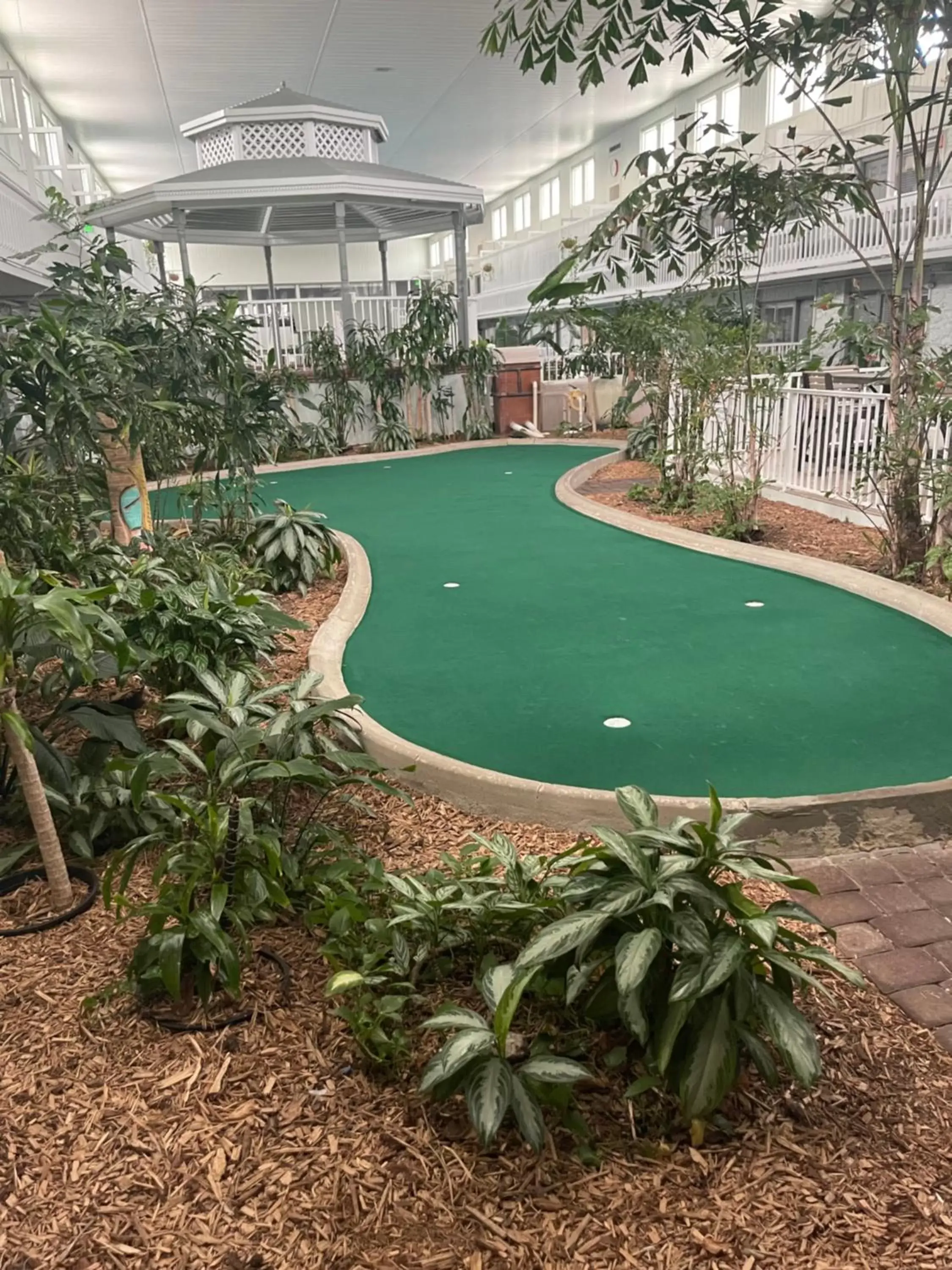 Minigolf, Swimming Pool in Club Destin Condos