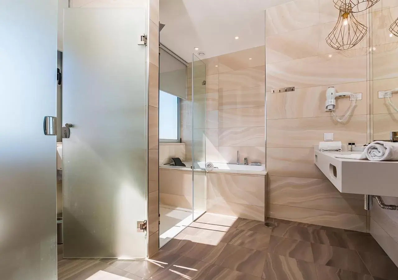 Shower, Bathroom in Lisotel - Hotel & Spa