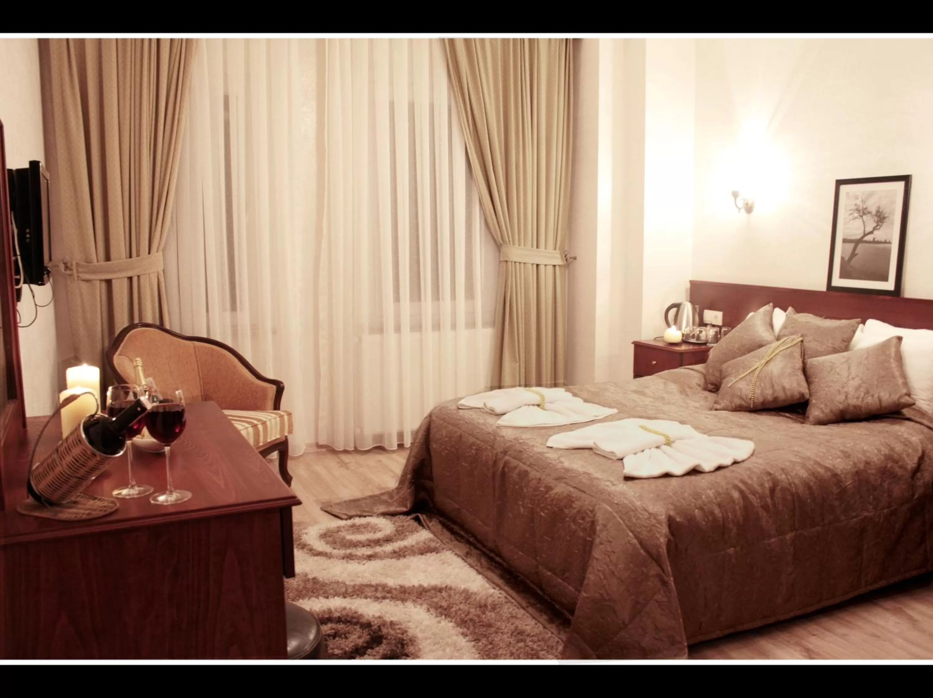 Photo of the whole room, Bed in Sultanahmet Cesme Hotel