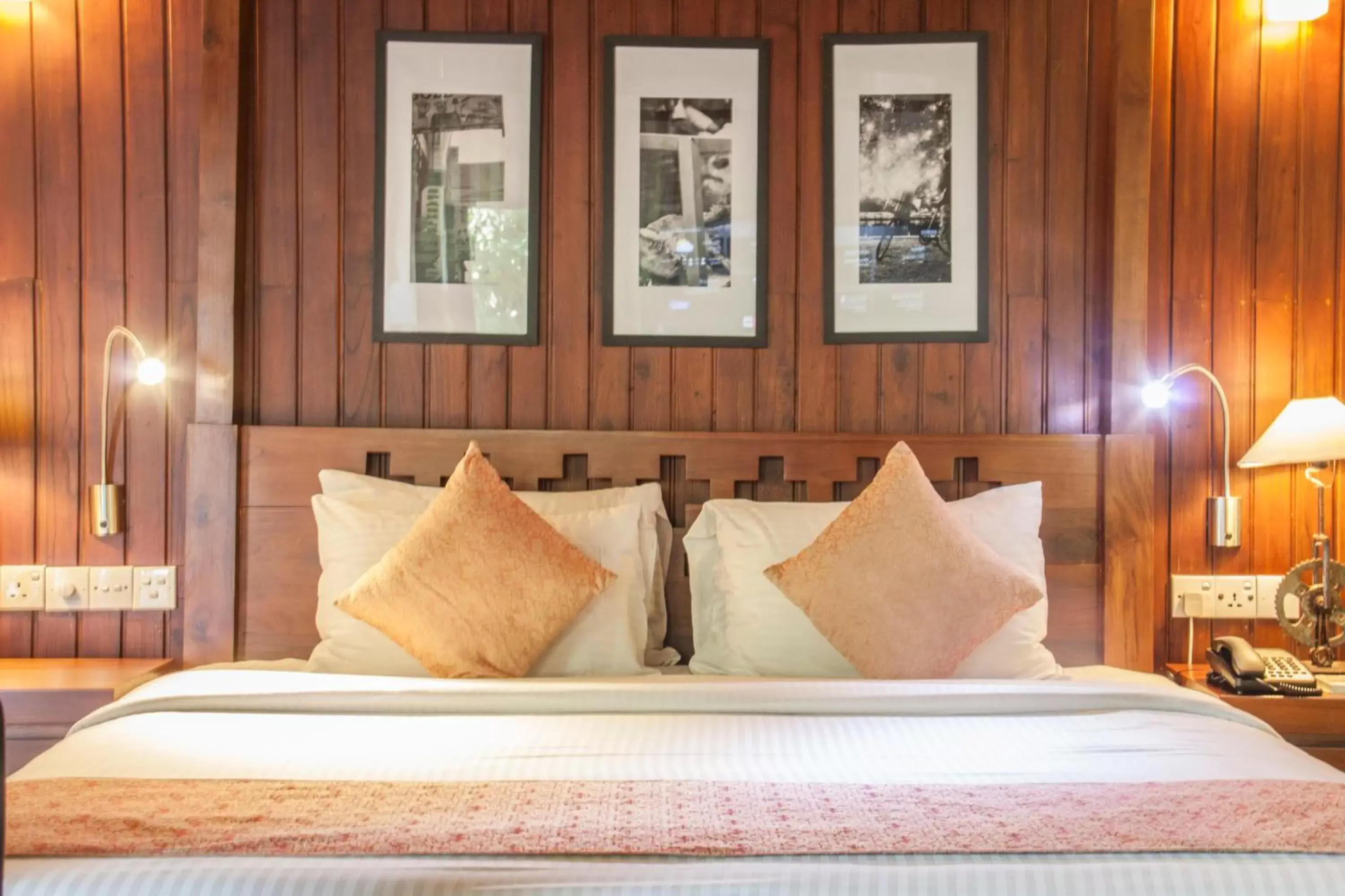 Bed in Colombo Court Hotel & Spa