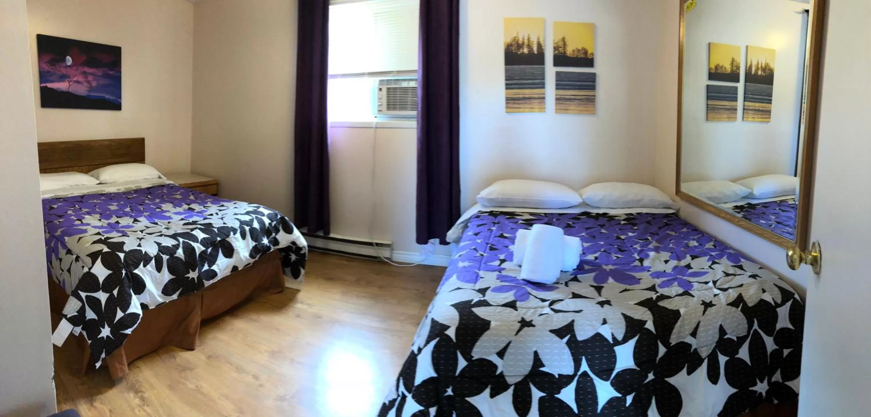 Bed in Wasaga Motel Inn