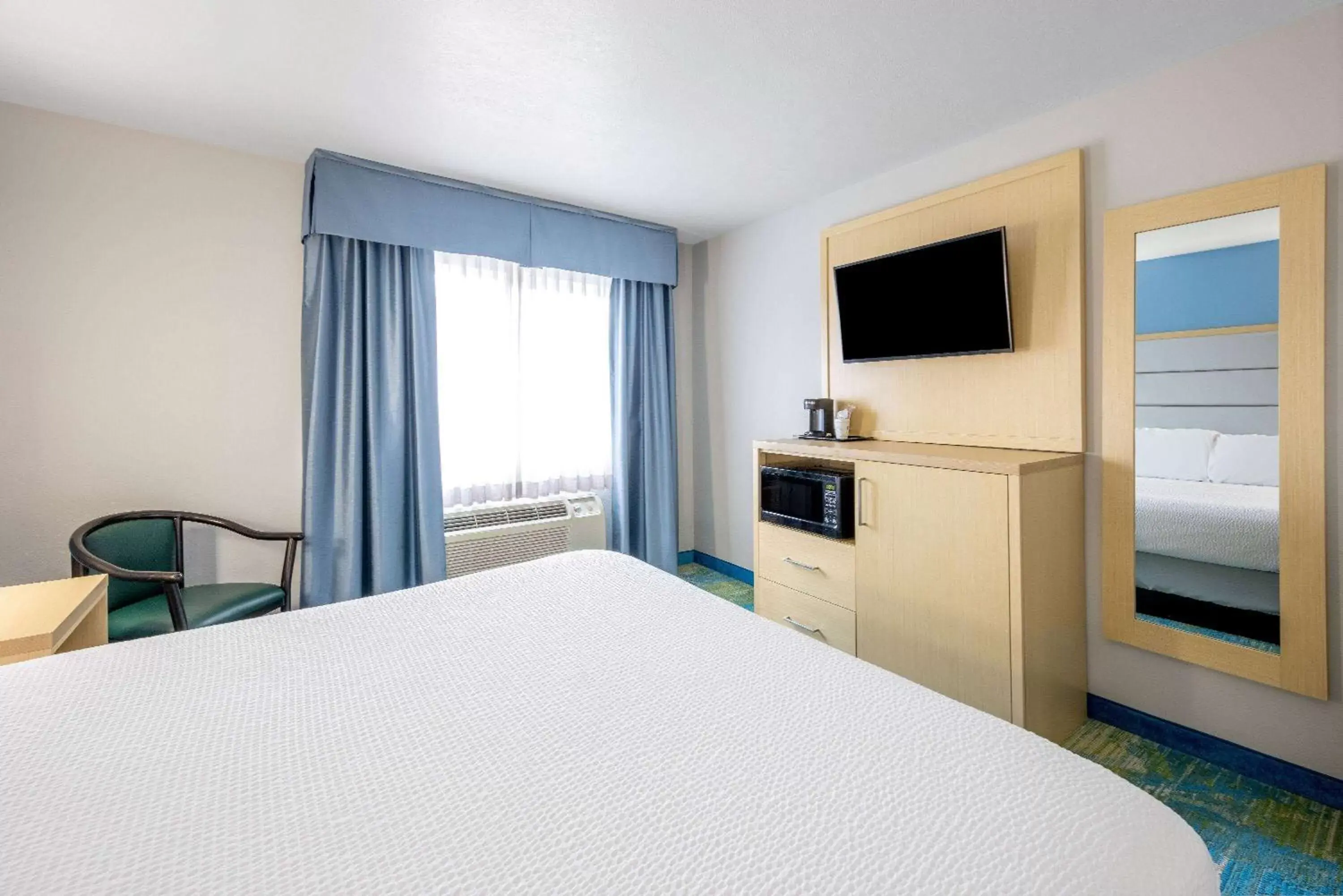 Bed in Days Inn by Wyndham Springville Bed in Days Inn by Wyndham Springville