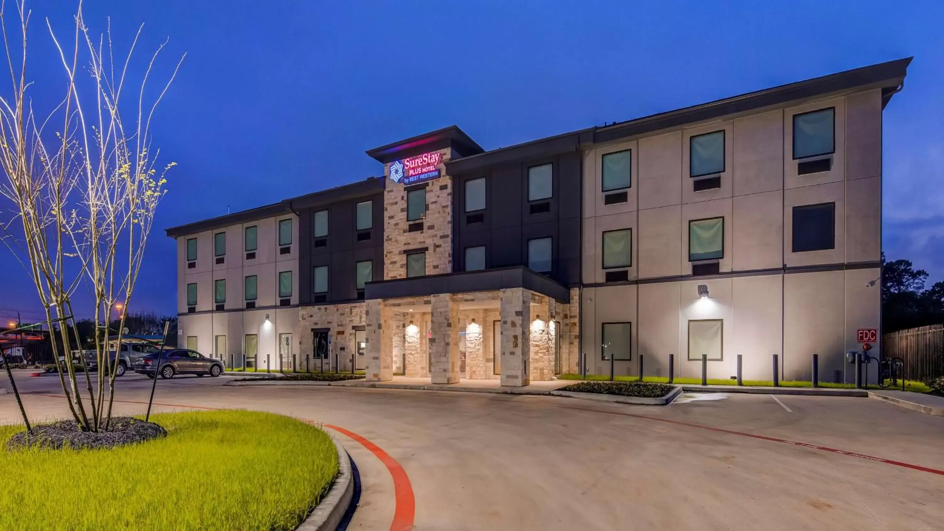 Property building in SureStay Plus Hotel by Best Western Humble Property building in SureStay Plus Hotel by Best Western Humble