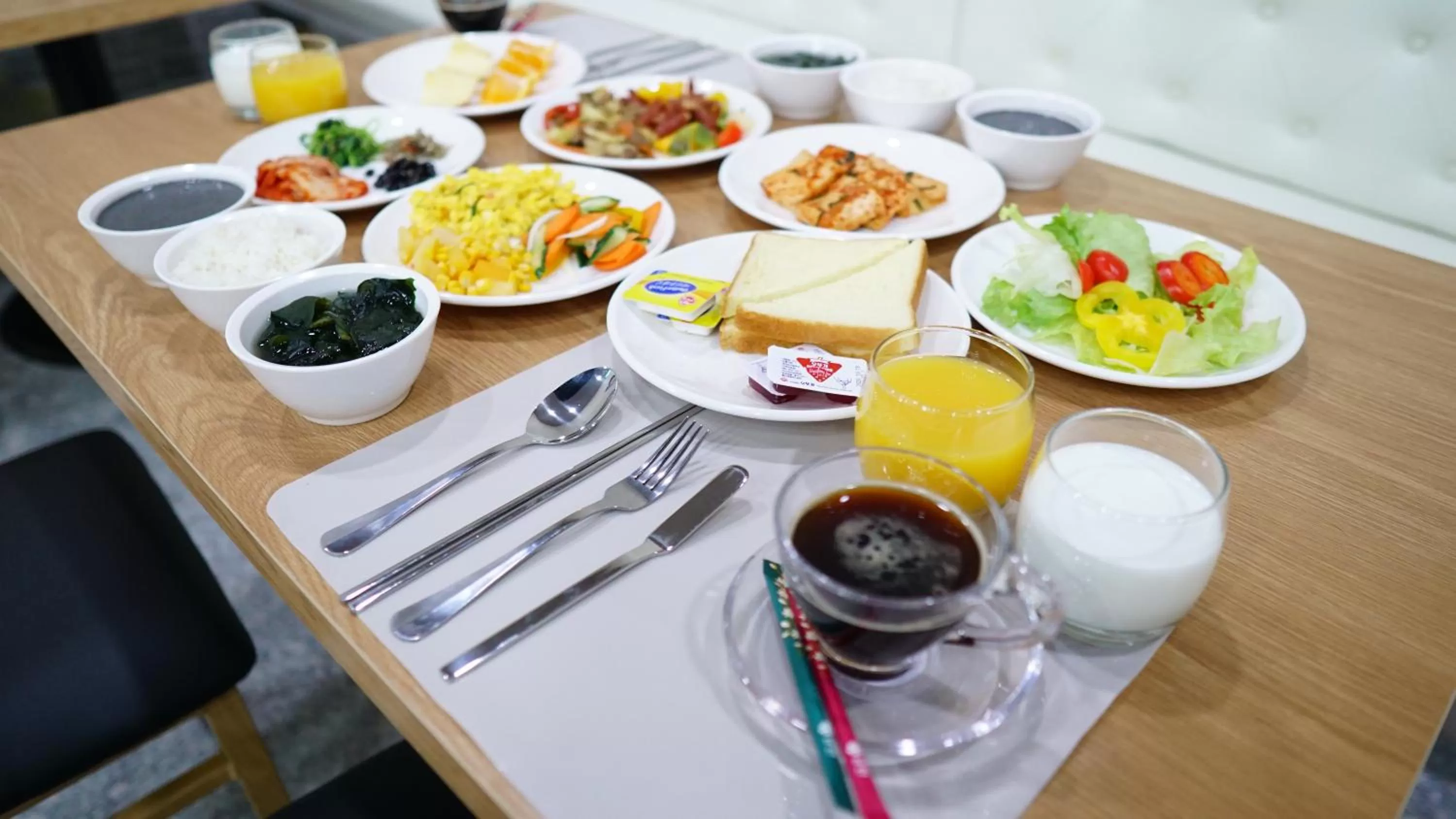 Restaurant/places to eat in The Port Hotel Busan