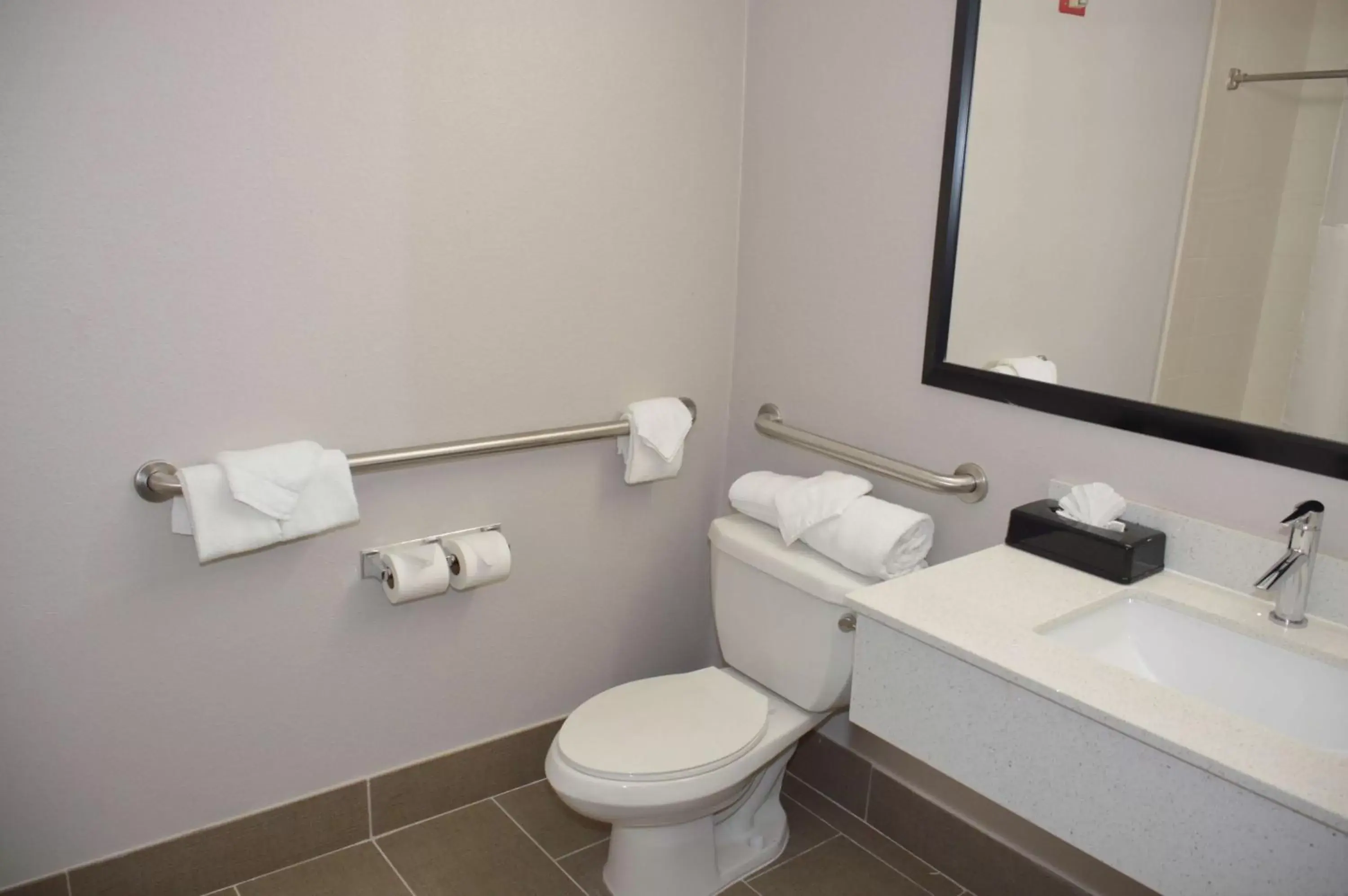 Bathroom in Best Western Plus Longview - University Hotel