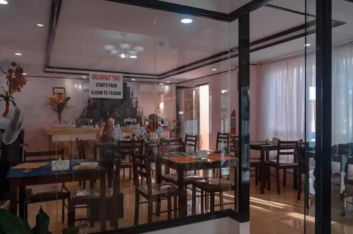 Restaurant/places to eat in Adams View Hotel