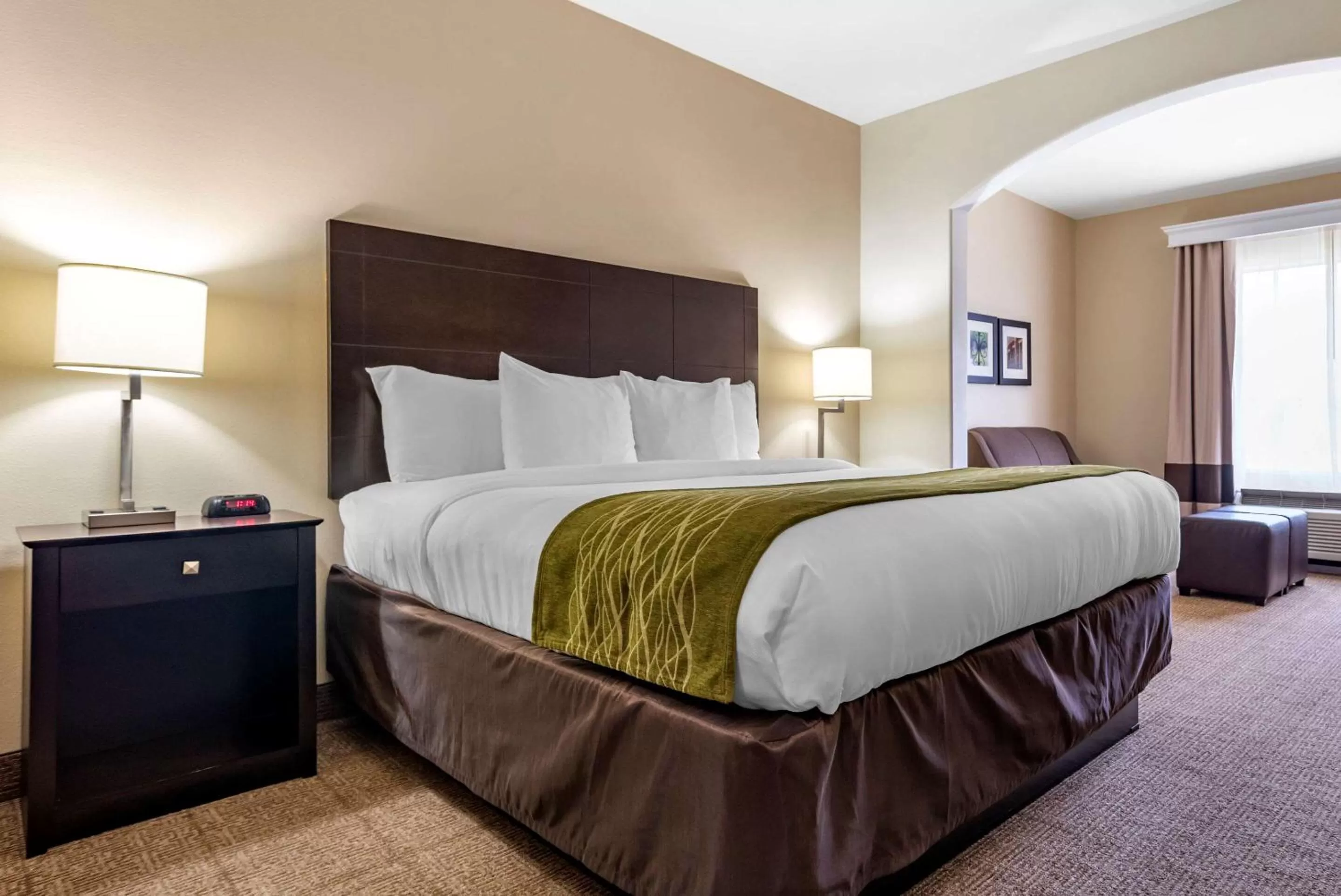 Photo of the whole room, Bed in Comfort Inn & Suites Scott-West Lafayette