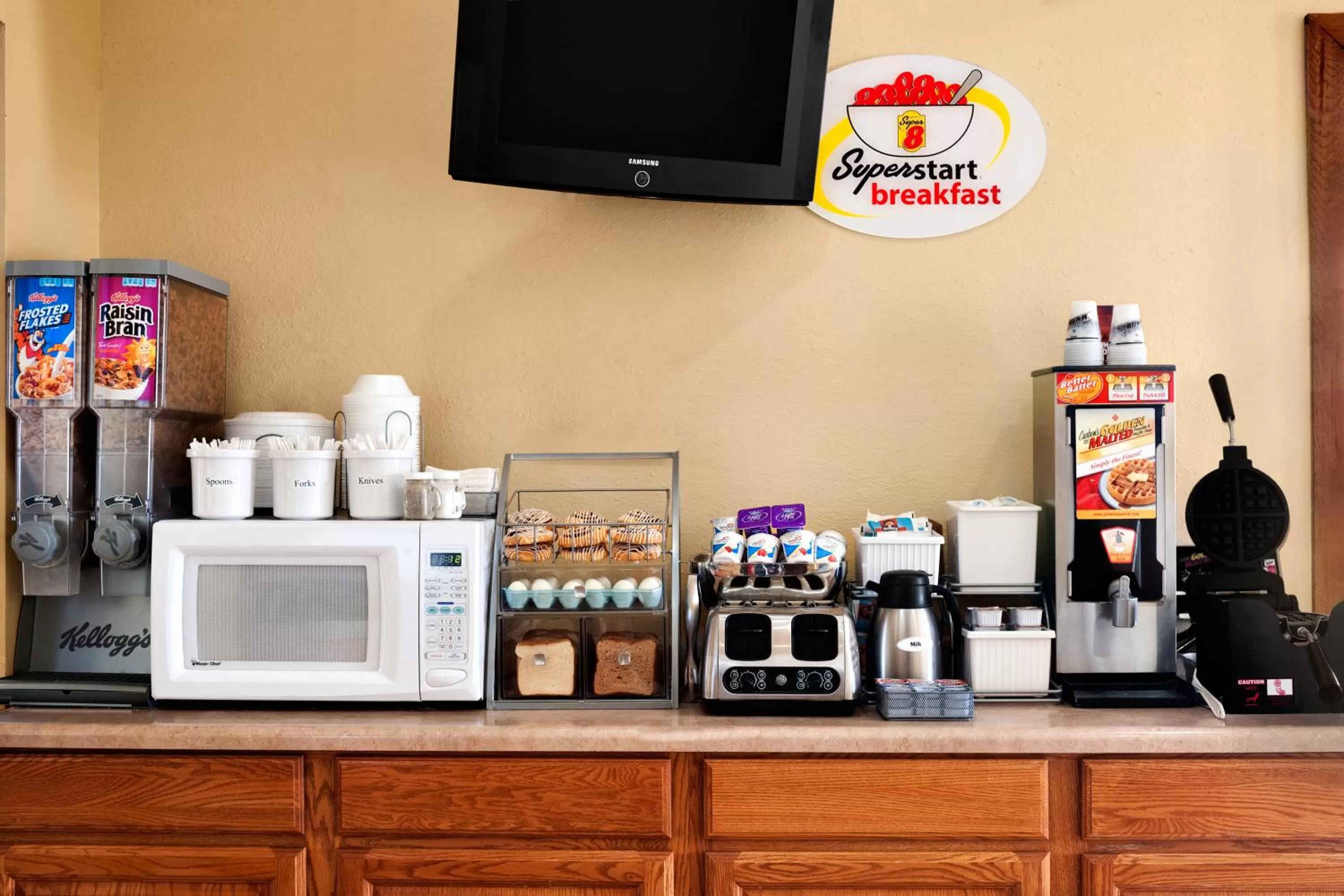 Continental breakfast in Super 8 by Wyndham Effingham