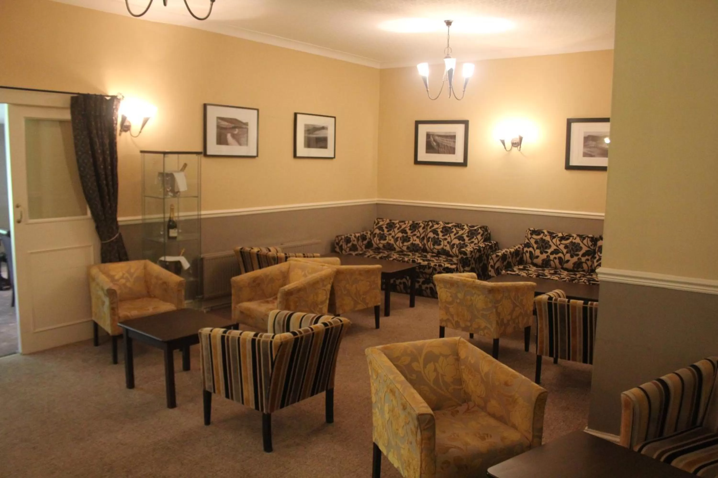 Lounge or bar in Nant Ddu Lodge Hotel & Spa