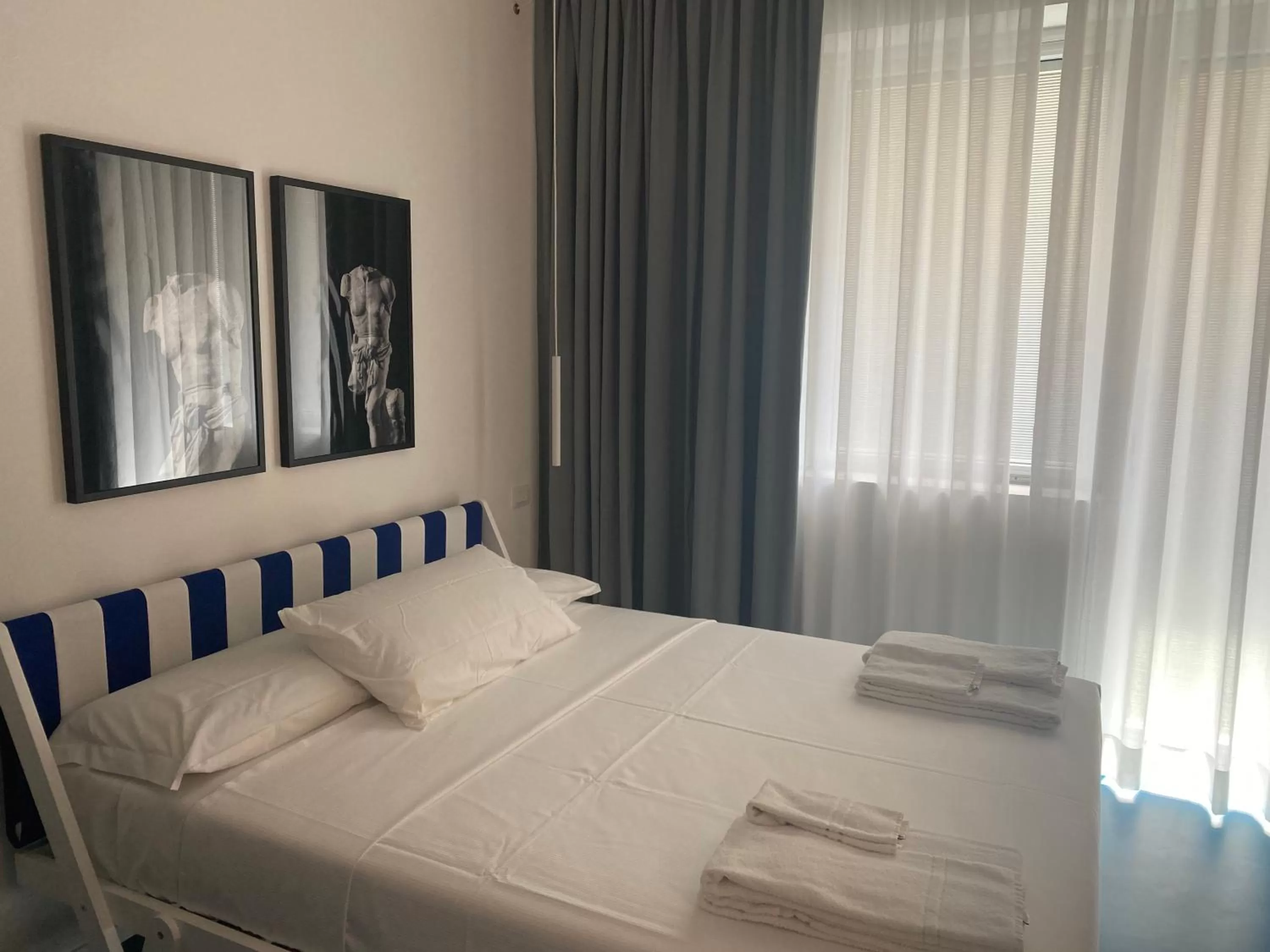 Photo of the whole room, Bed in Near Ortigia