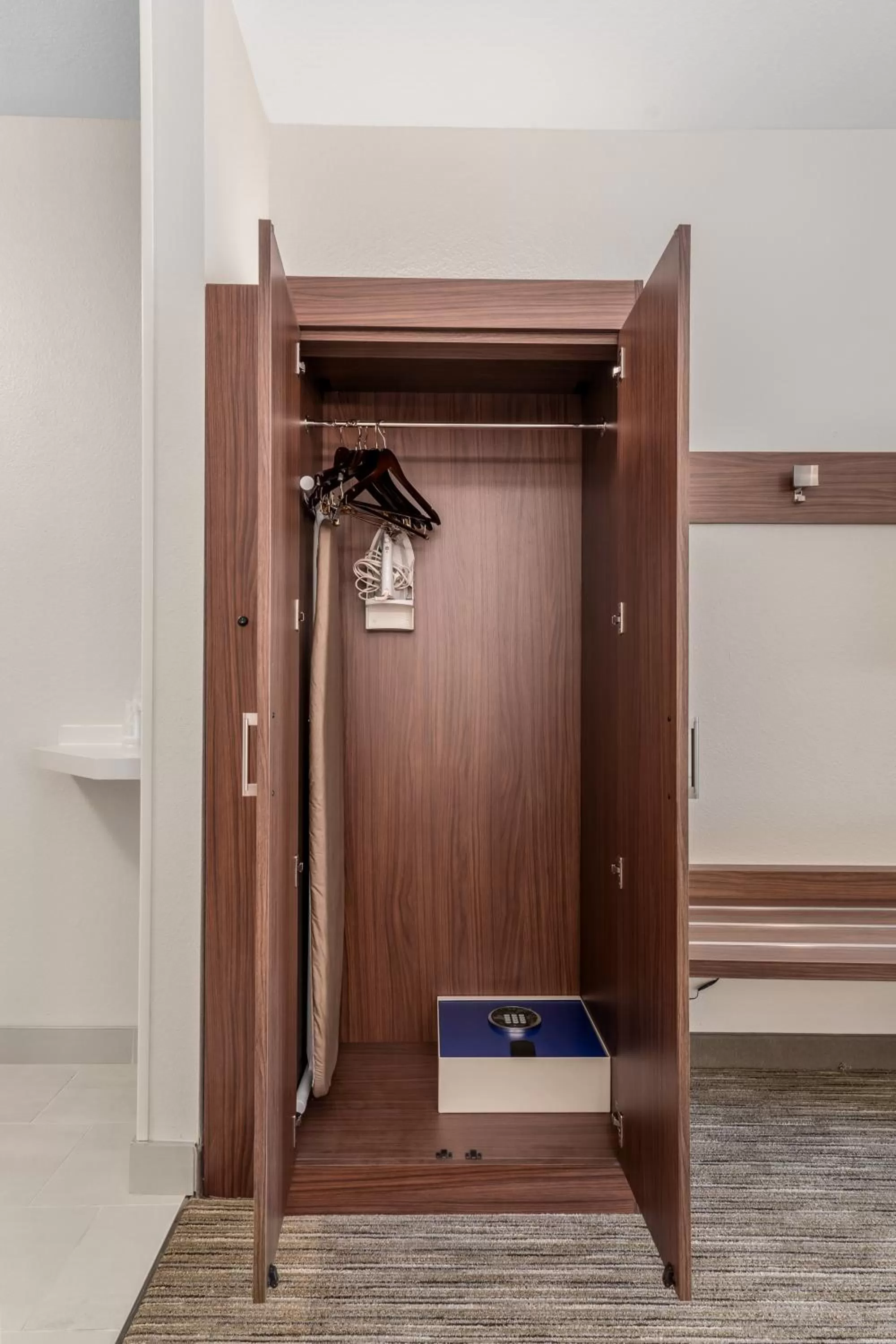 Queen Room with Two Queen Beds - Disability Access in Holiday Inn Express & Suites Van Buren-Fort Smith Area, an IHG Hotel