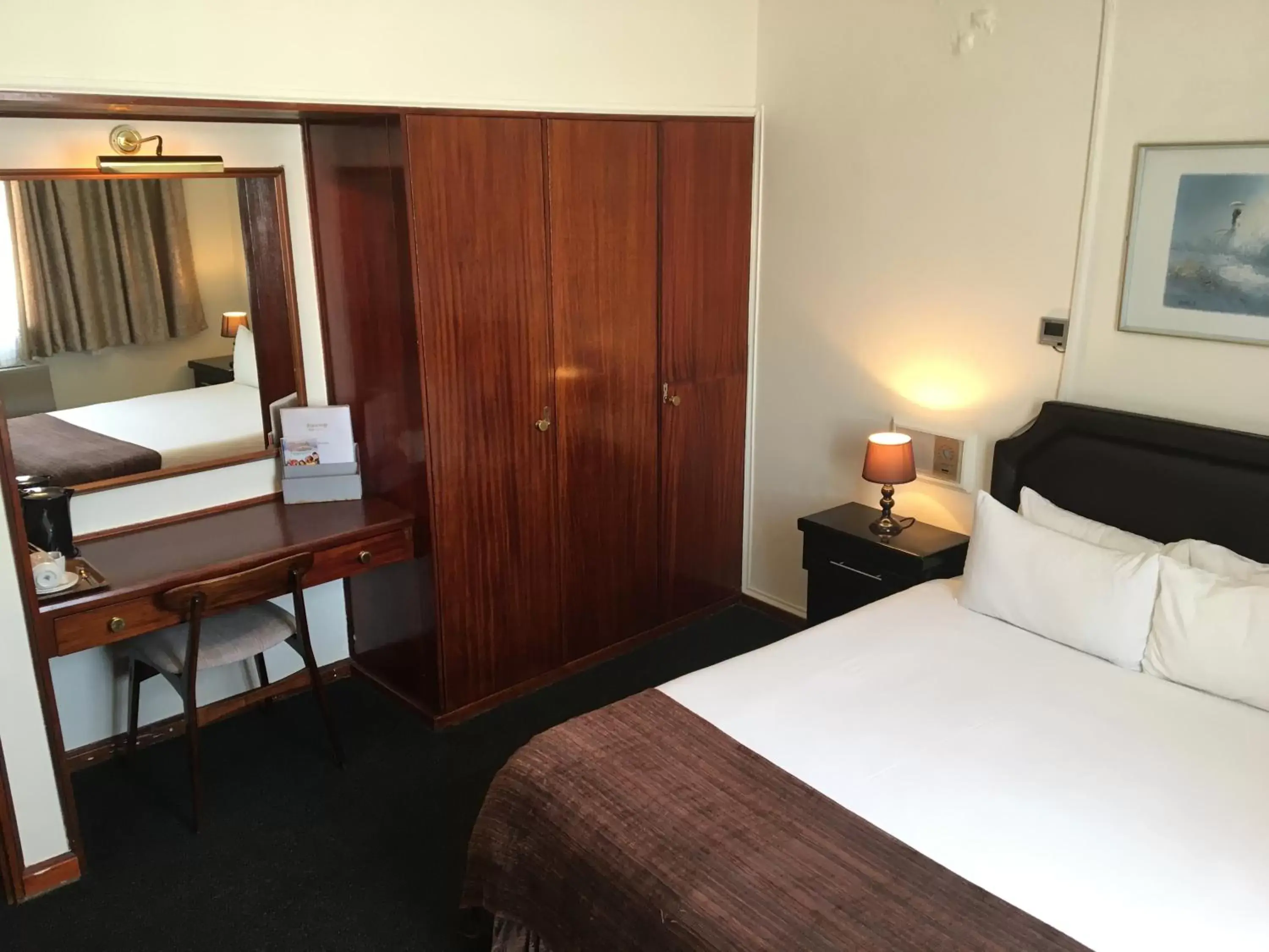 Bedroom, Bed in Savoy Hotel Kimberley