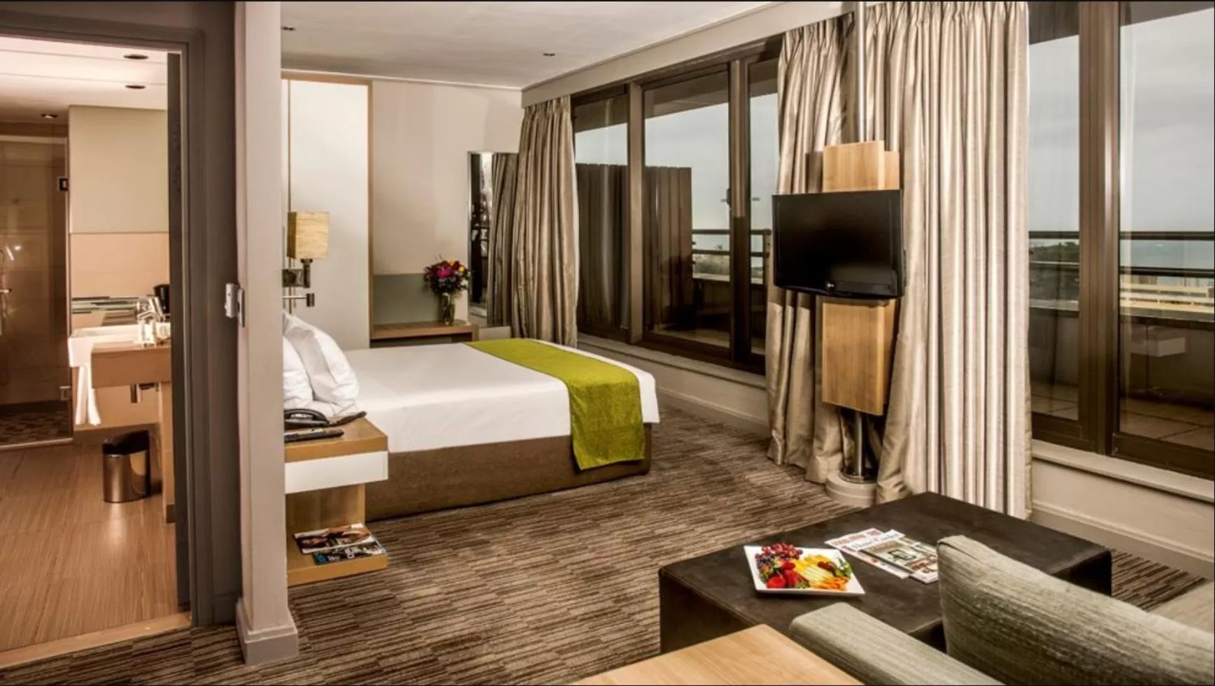 Photo of the whole room, Bed in Garden Court Umhlanga