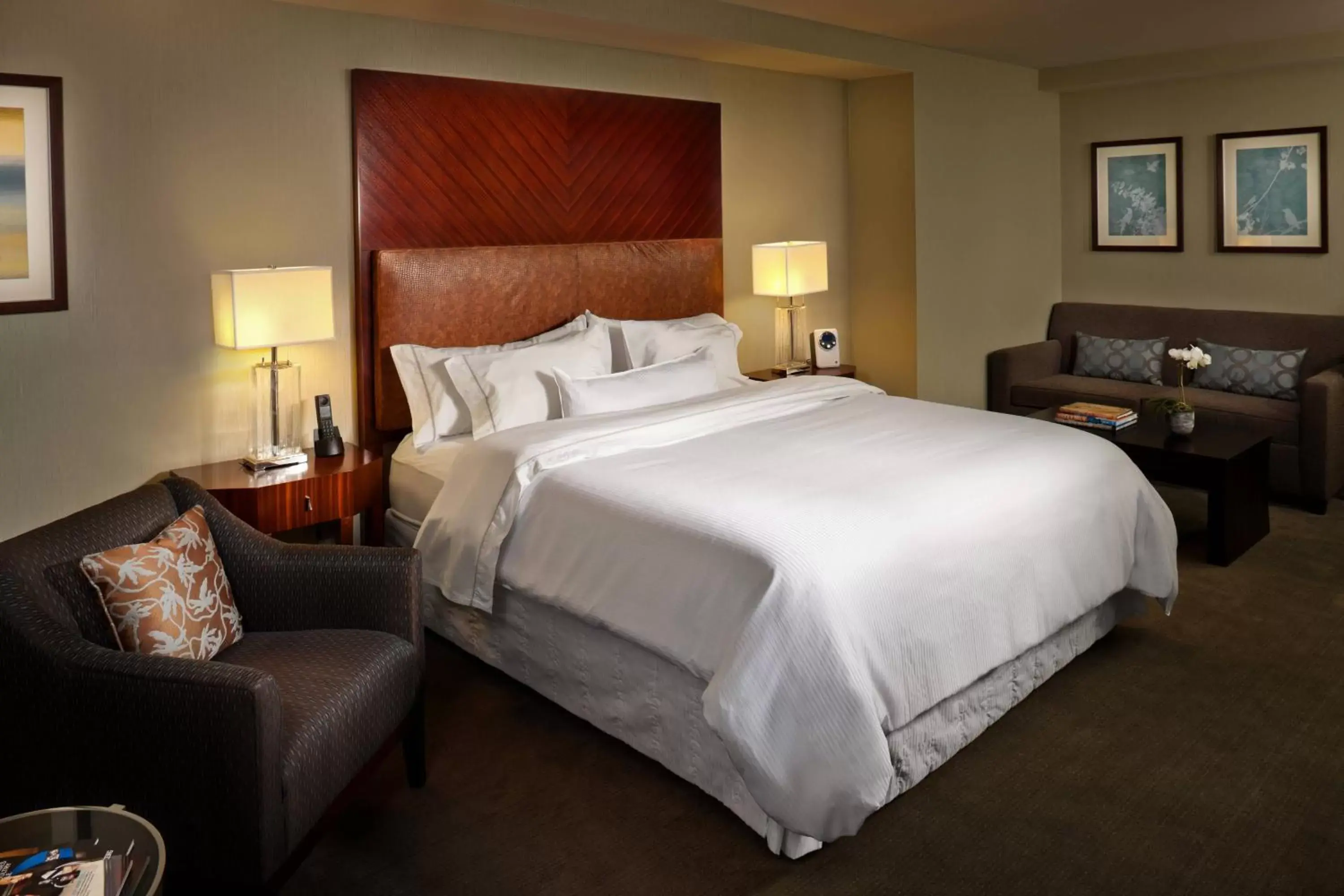 Photo of the whole room, Bed in The Westin Book Cadillac Detroit
